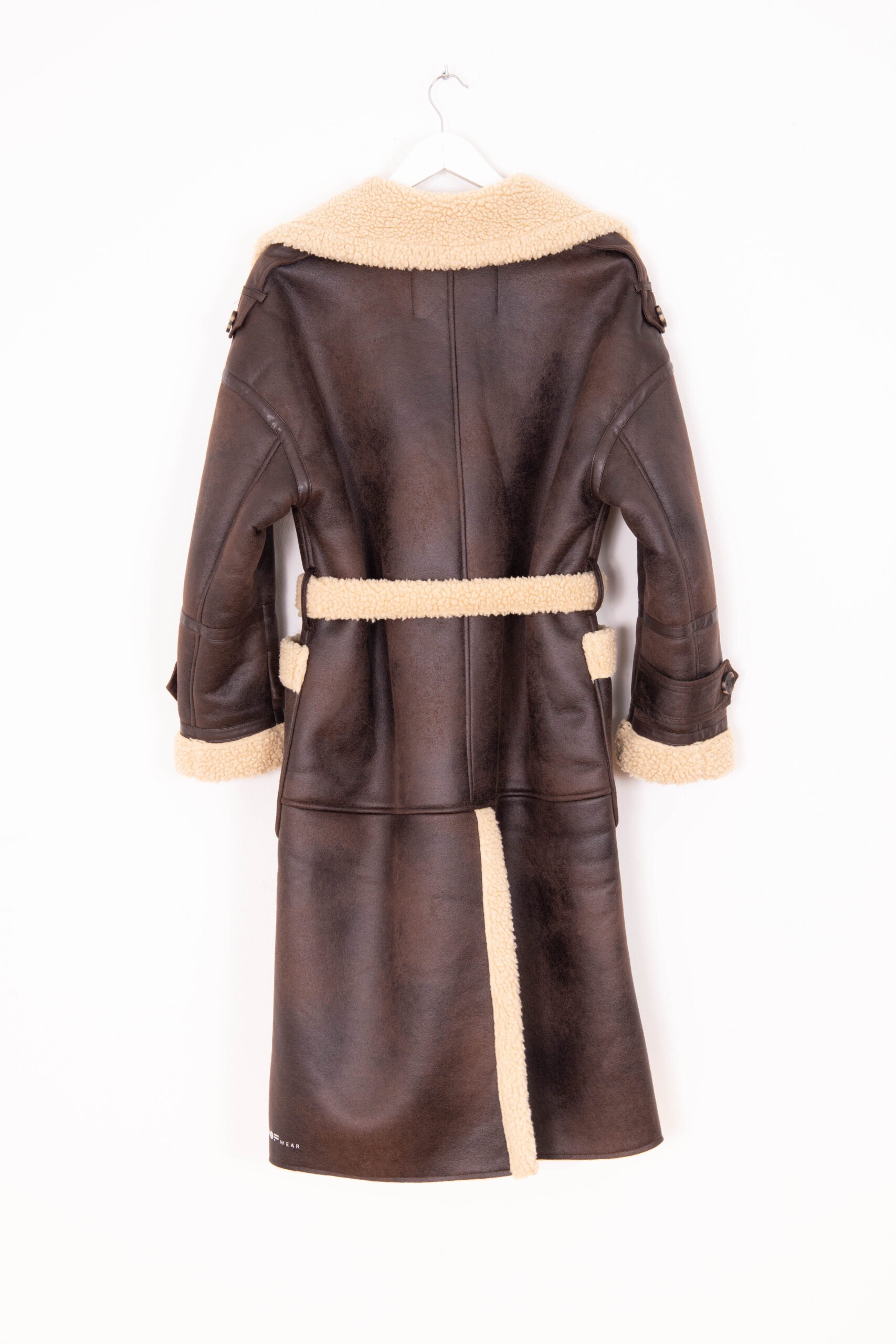 OOF WEAR Wendbarer Shearling-Mantel in Dunkelbraun und Ecru