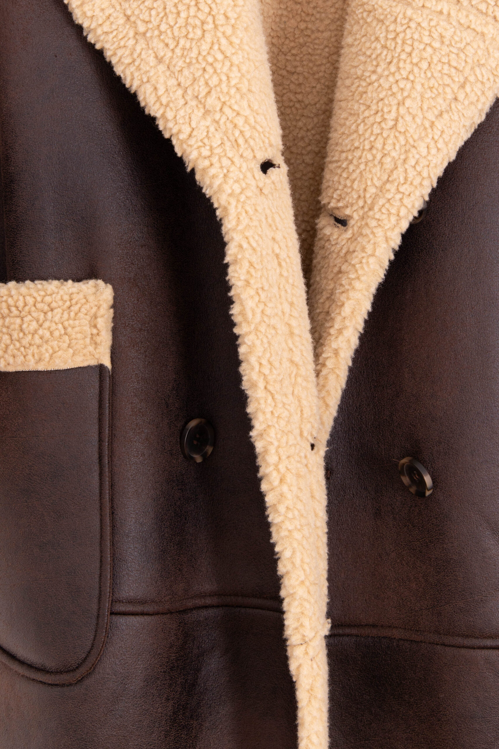 OOF WEAR Wendbarer Shearling-Mantel in Dunkelbraun und Ecru