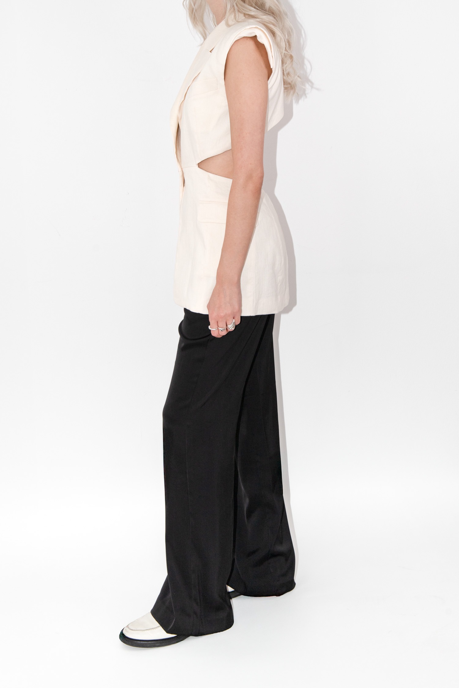 Patrizia Pepe Weste mit Cut-Out in Cremeweiß