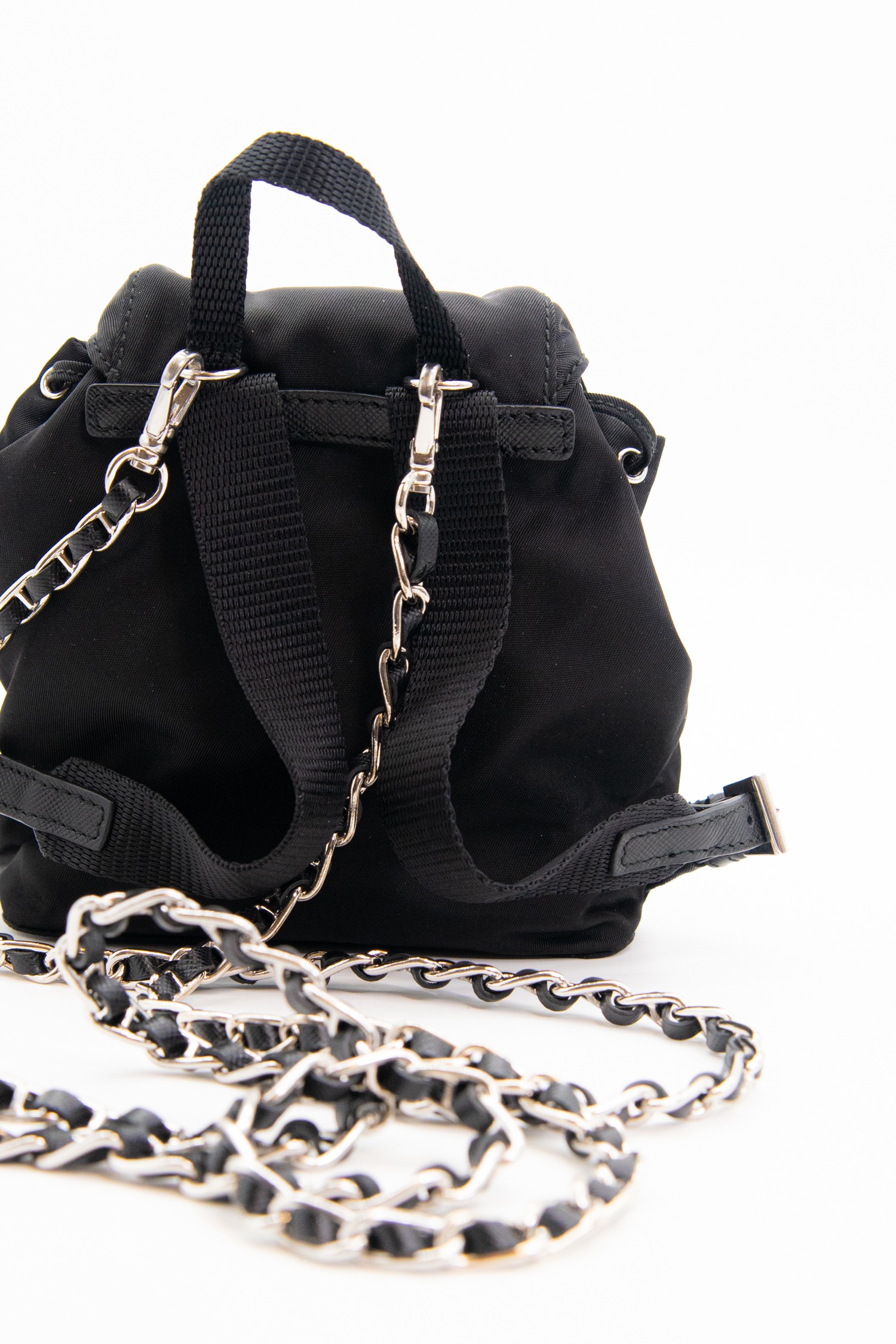 Prada Re Nylon Mini Rucksack in Schwarz und Silber