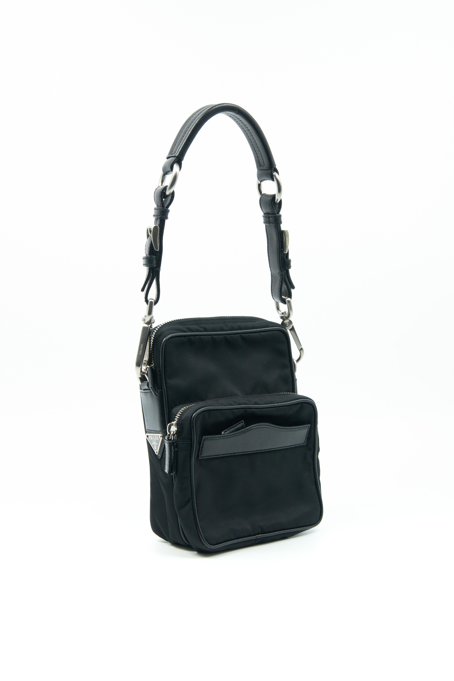 Prada Handtasche aus Re-Nylon in Schwarz und Silber