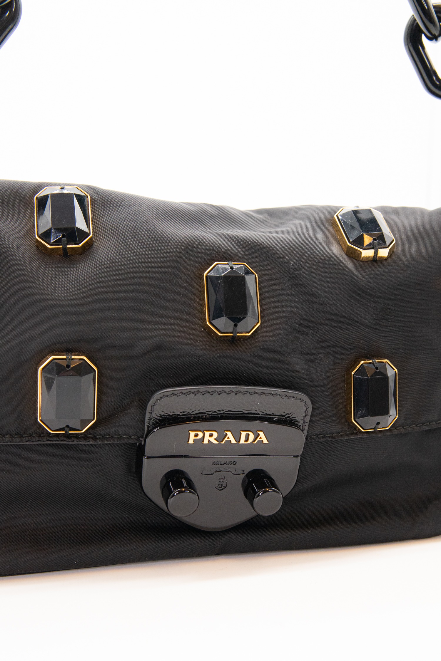 Prada Handtasche mit Schmucksteinen in Schwarz und Gold