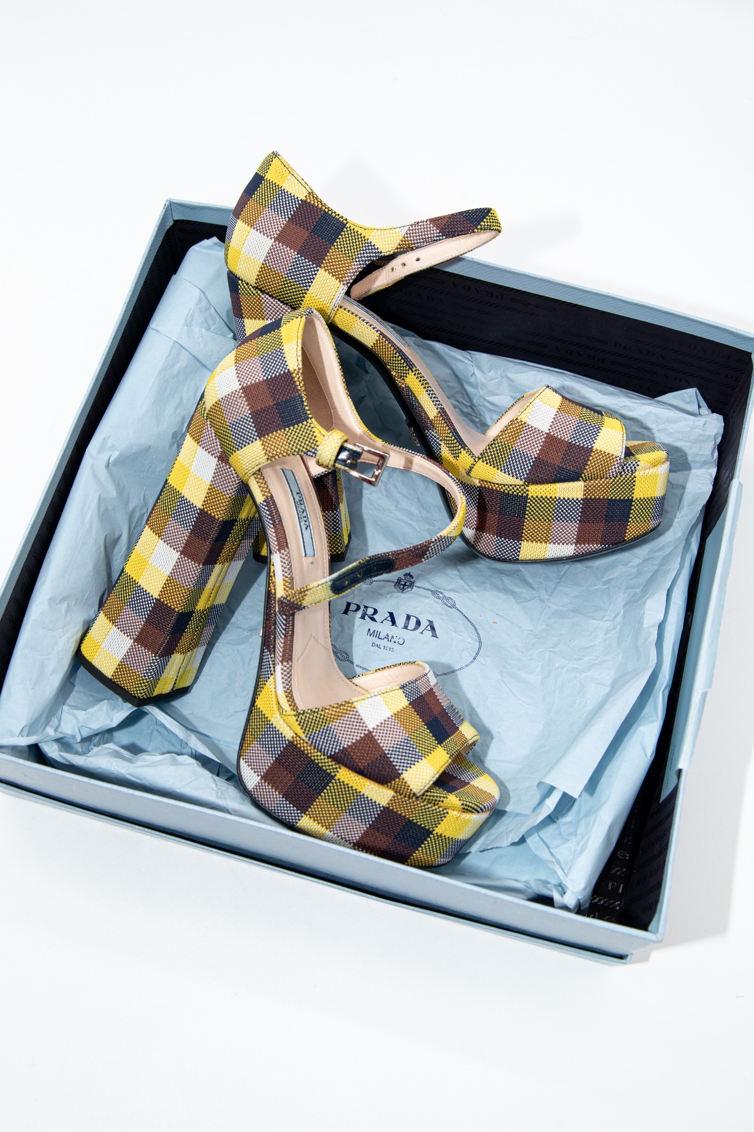 Prada Sandaletten mit Karomuster in Gelb und Braun