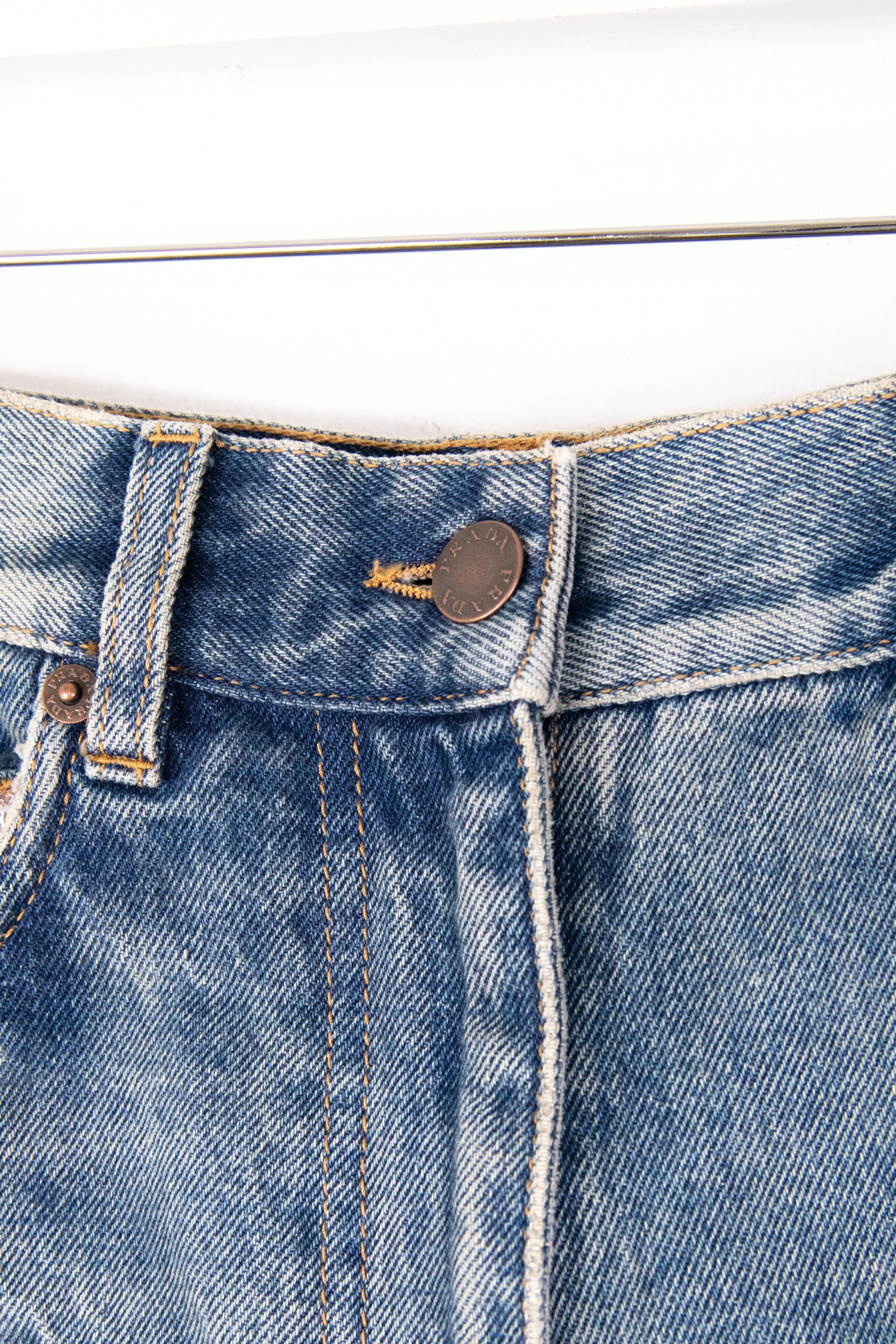 Prada Jeansshorts im Used-Look in Blau