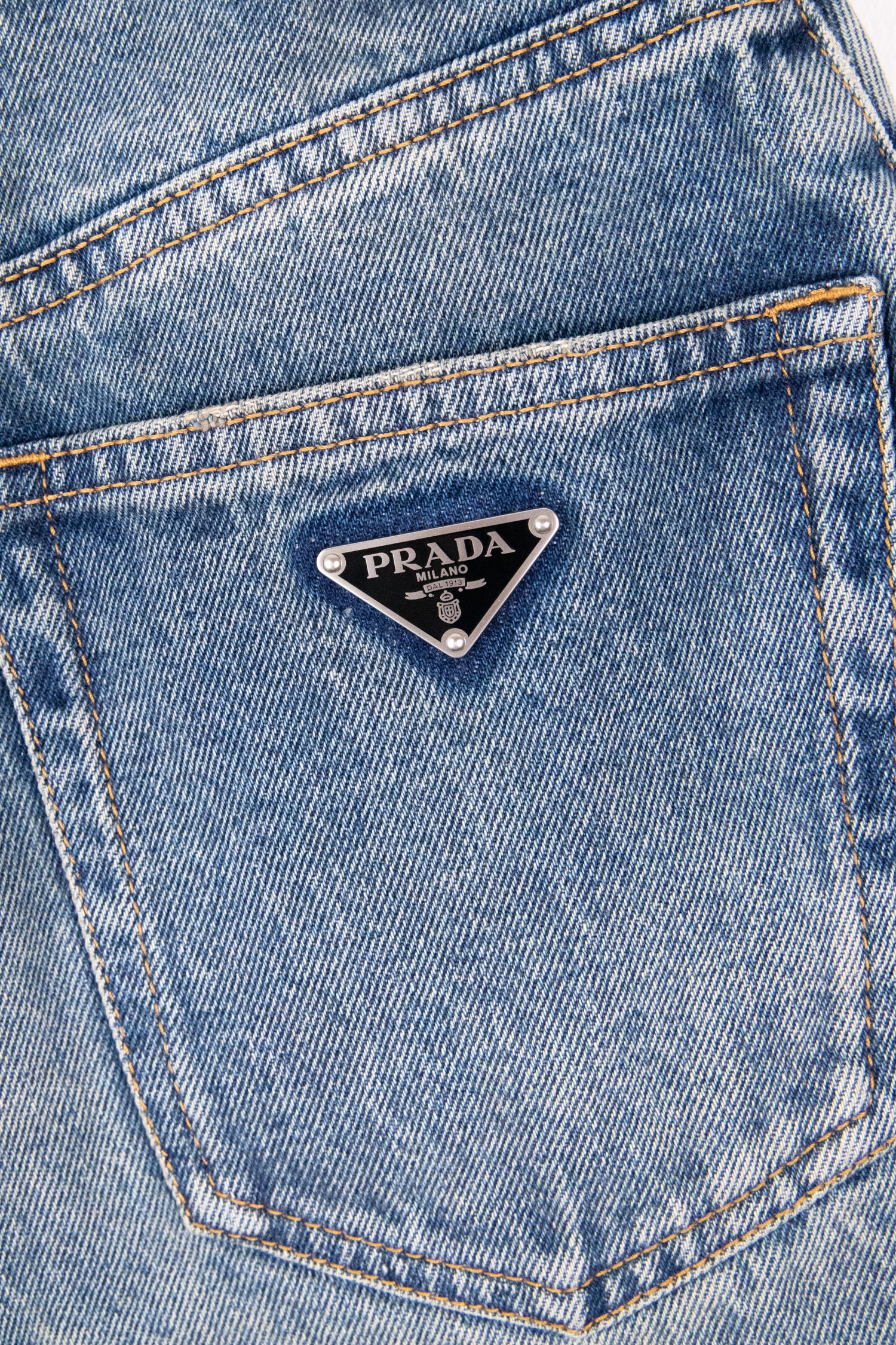 Prada Jeansshorts im Used-Look in Blau