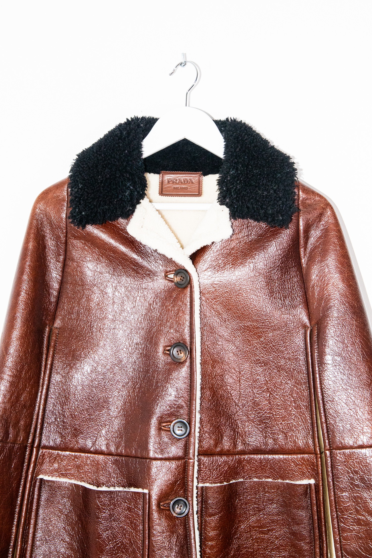 Prada Cape aus Schafspelz in Kastanienbraun