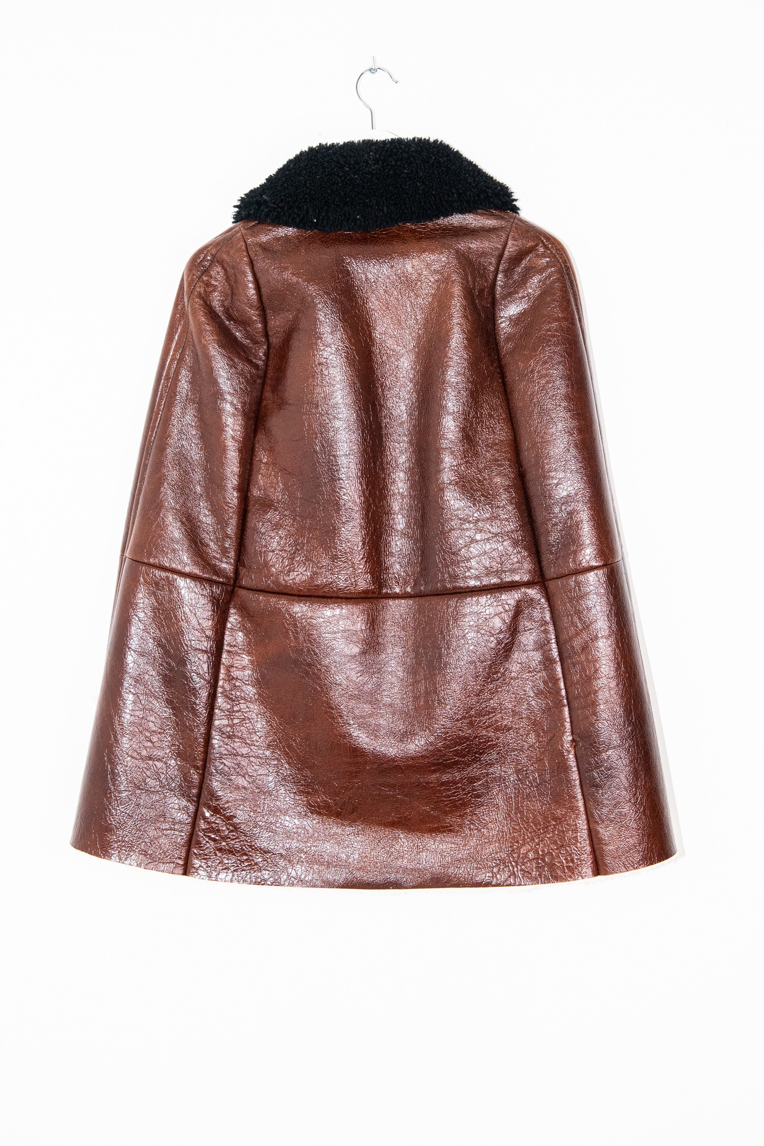 Prada Cape aus Schafspelz in Kastanienbraun