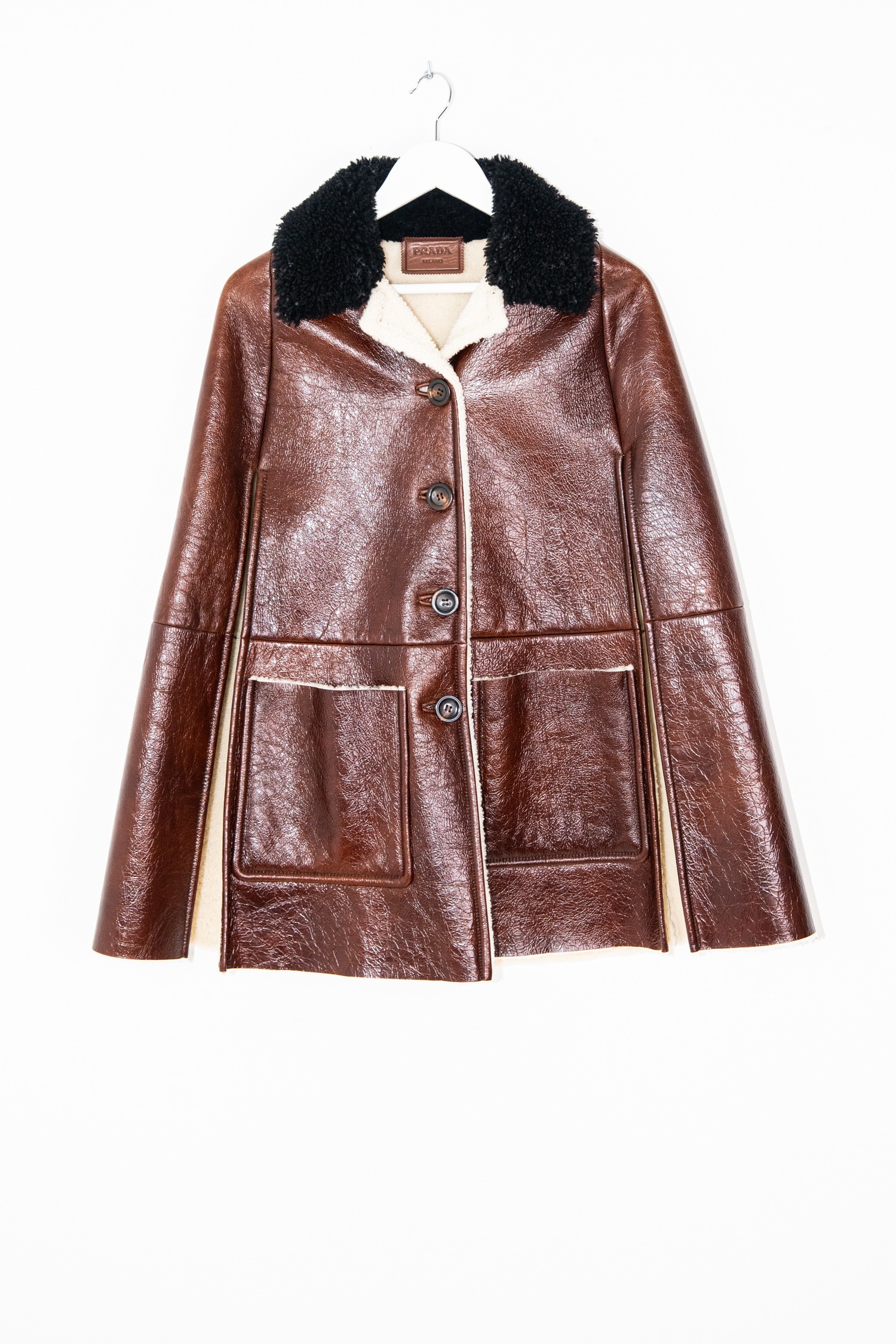 Prada Cape aus Schafspelz in Kastanienbraun