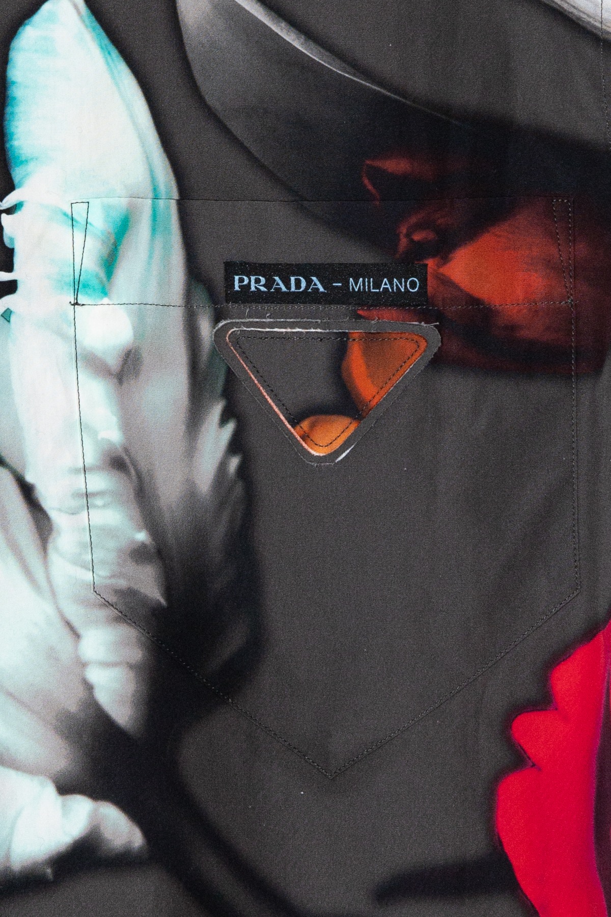 Prada Oversized-Hemd mit Blumendruck in Grau und Bunt