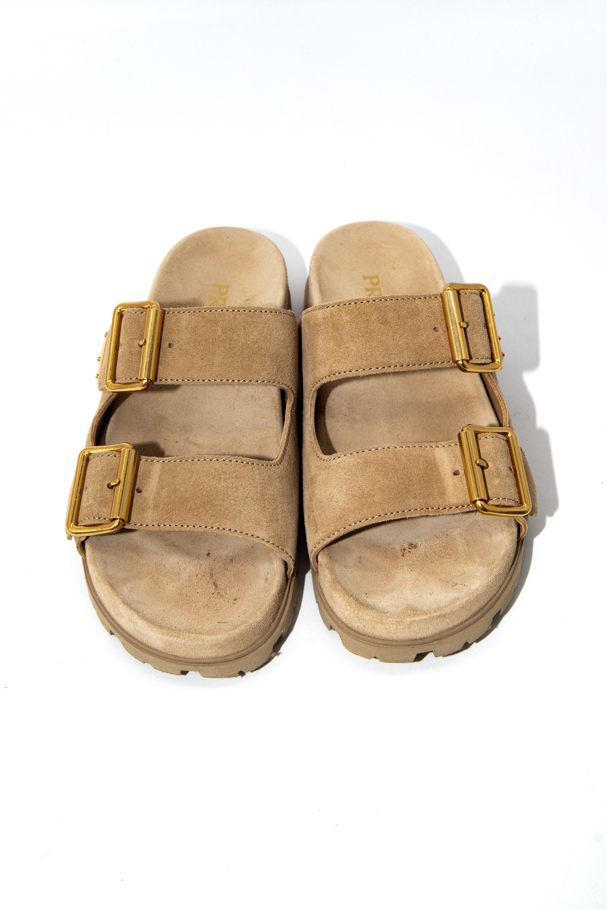 Prada Sandalen aus Veloursleder in Beige und Gold