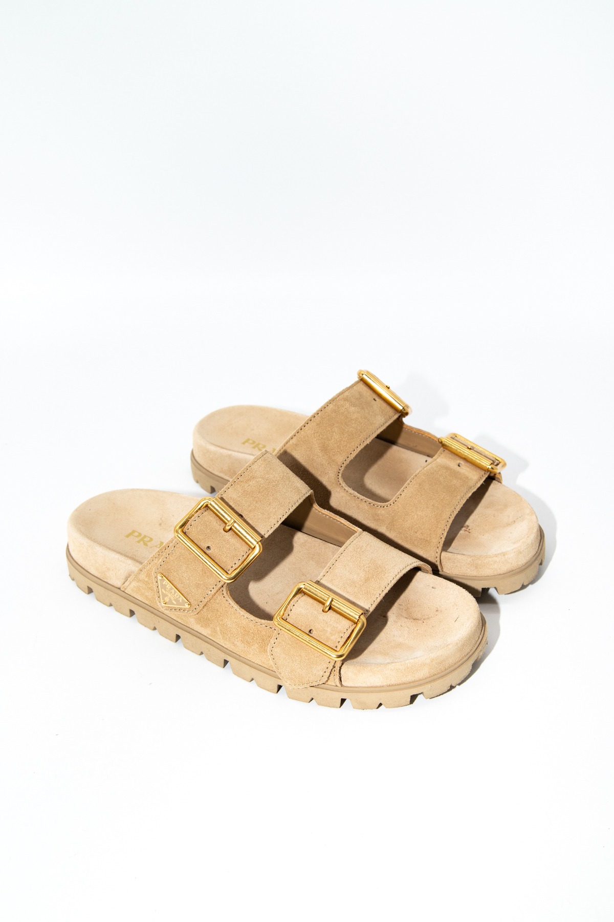 Prada Sandalen aus Veloursleder in Beige und Gold