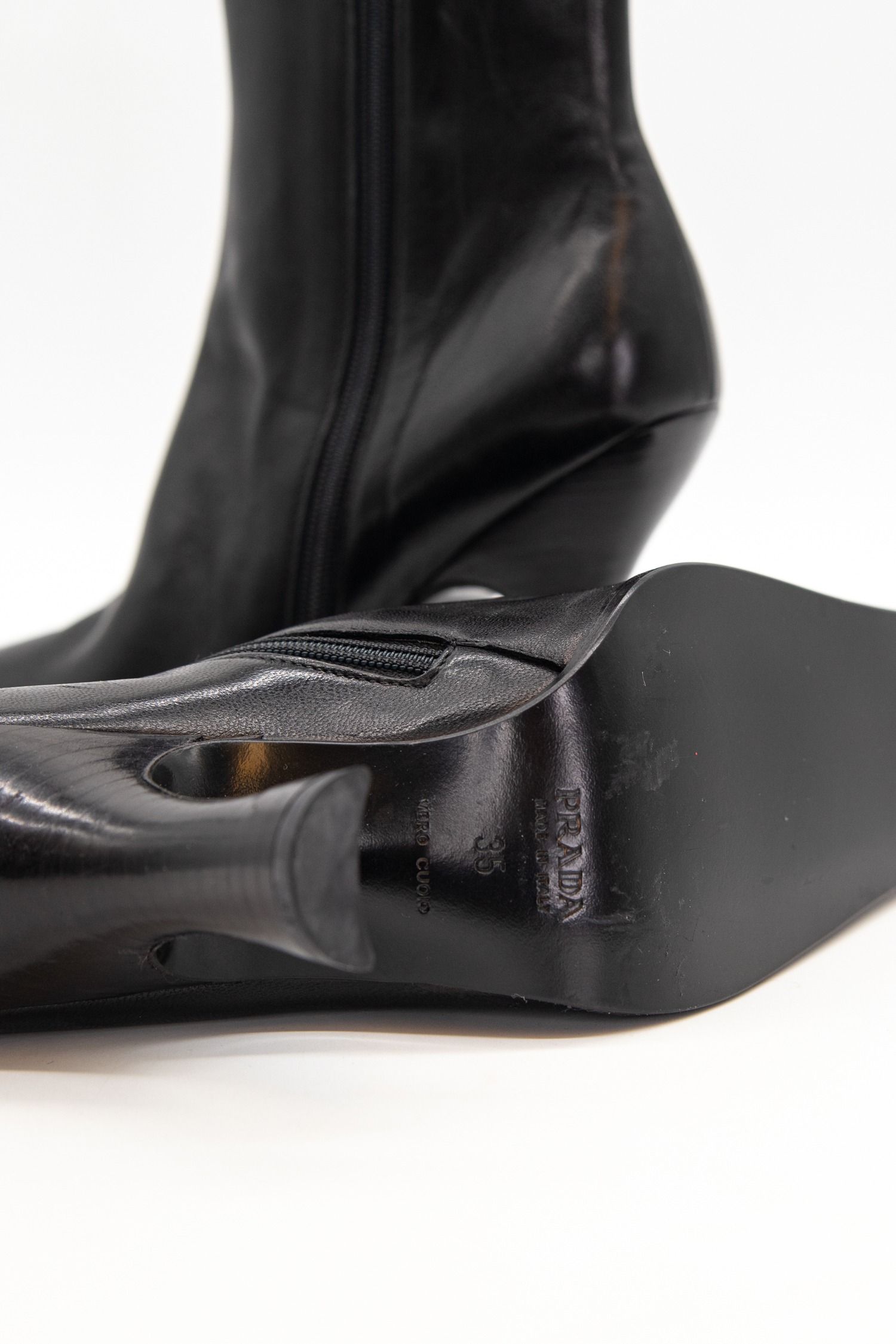 Prada schlanke Ankle Boots in Schwarz