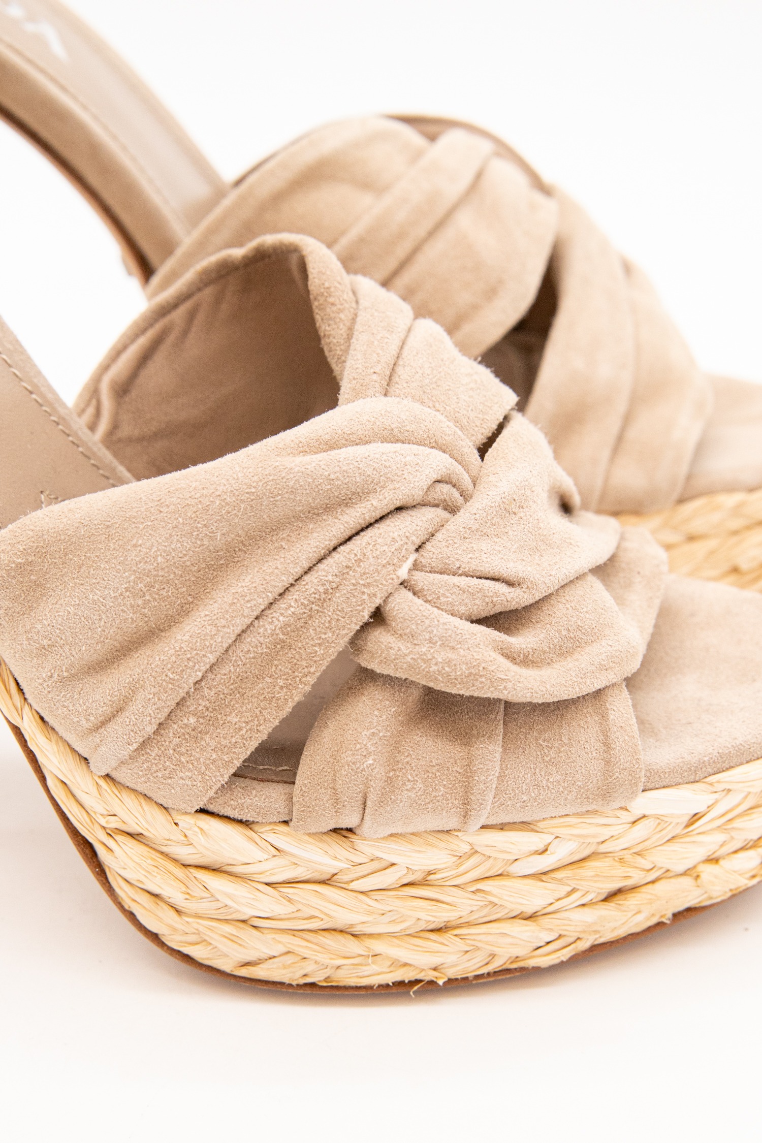 Prada Sandaletten mit hohem, geflochtenem Blockabsatz in Beige
