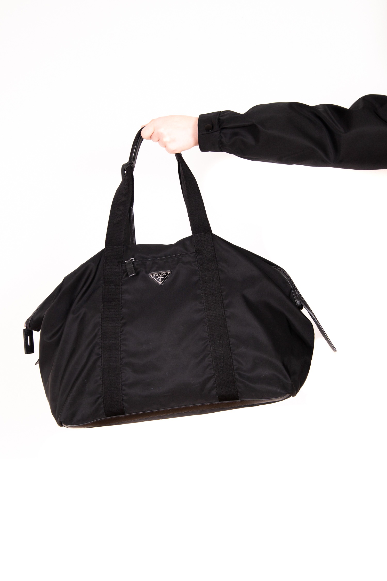 Prada "Seesack" Weekender aus Re-nylon in Schwarz