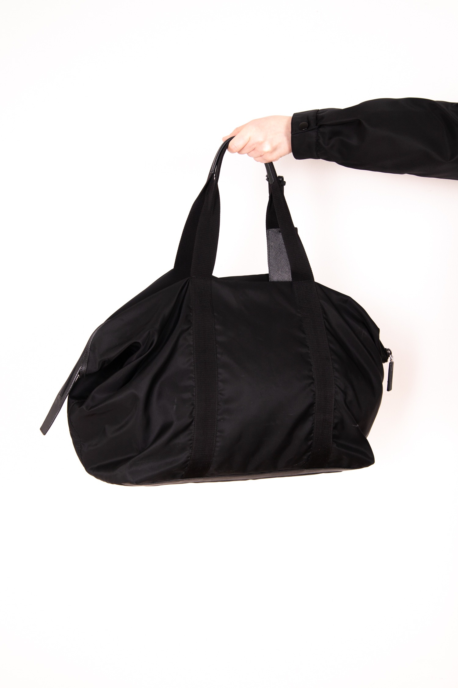 Prada "Seesack" Weekender aus Re-nylon in Schwarz
