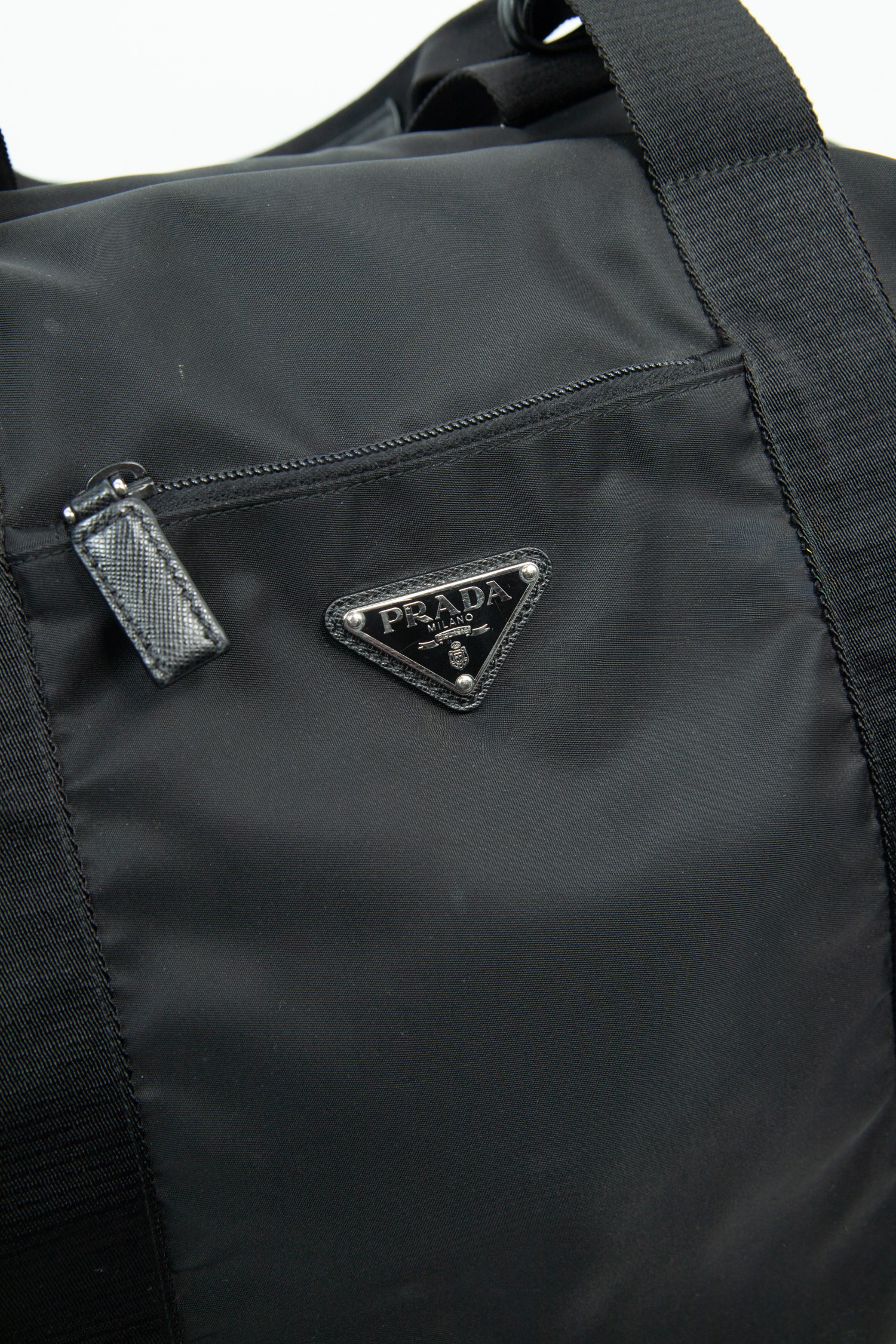 Prada "Seesack" Weekender aus Re-nylon in Schwarz