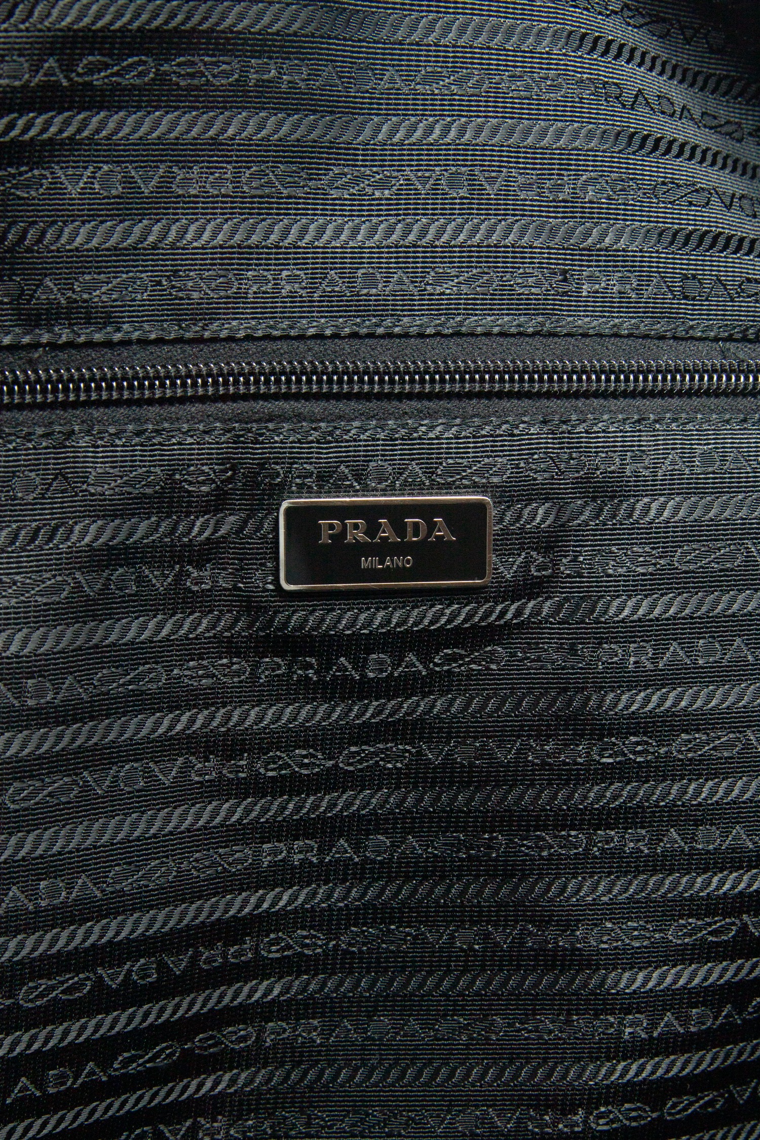 Prada "Seesack" Weekender aus Re-nylon in Schwarz