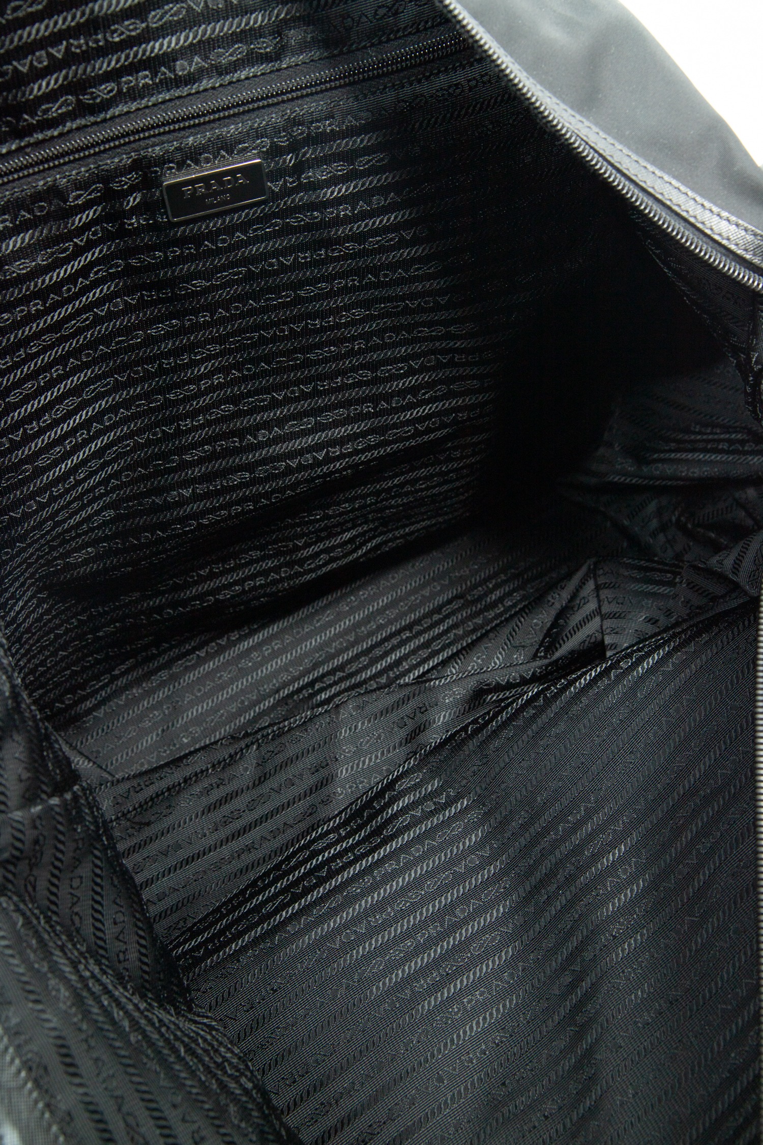 Prada "Seesack" Weekender aus Re-nylon in Schwarz