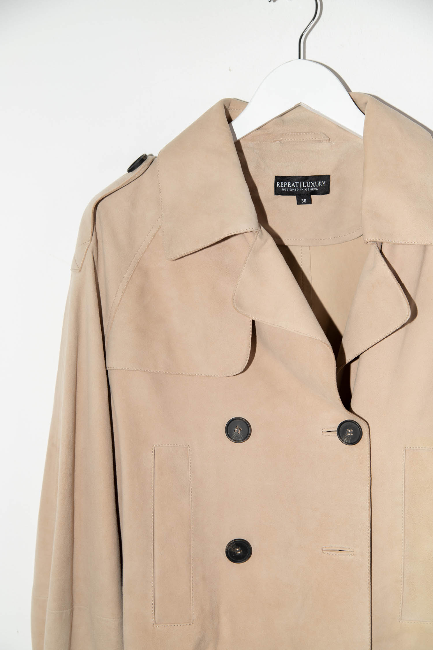 Repeat Luxury kurzer Trechcoat Velourleder in Beige