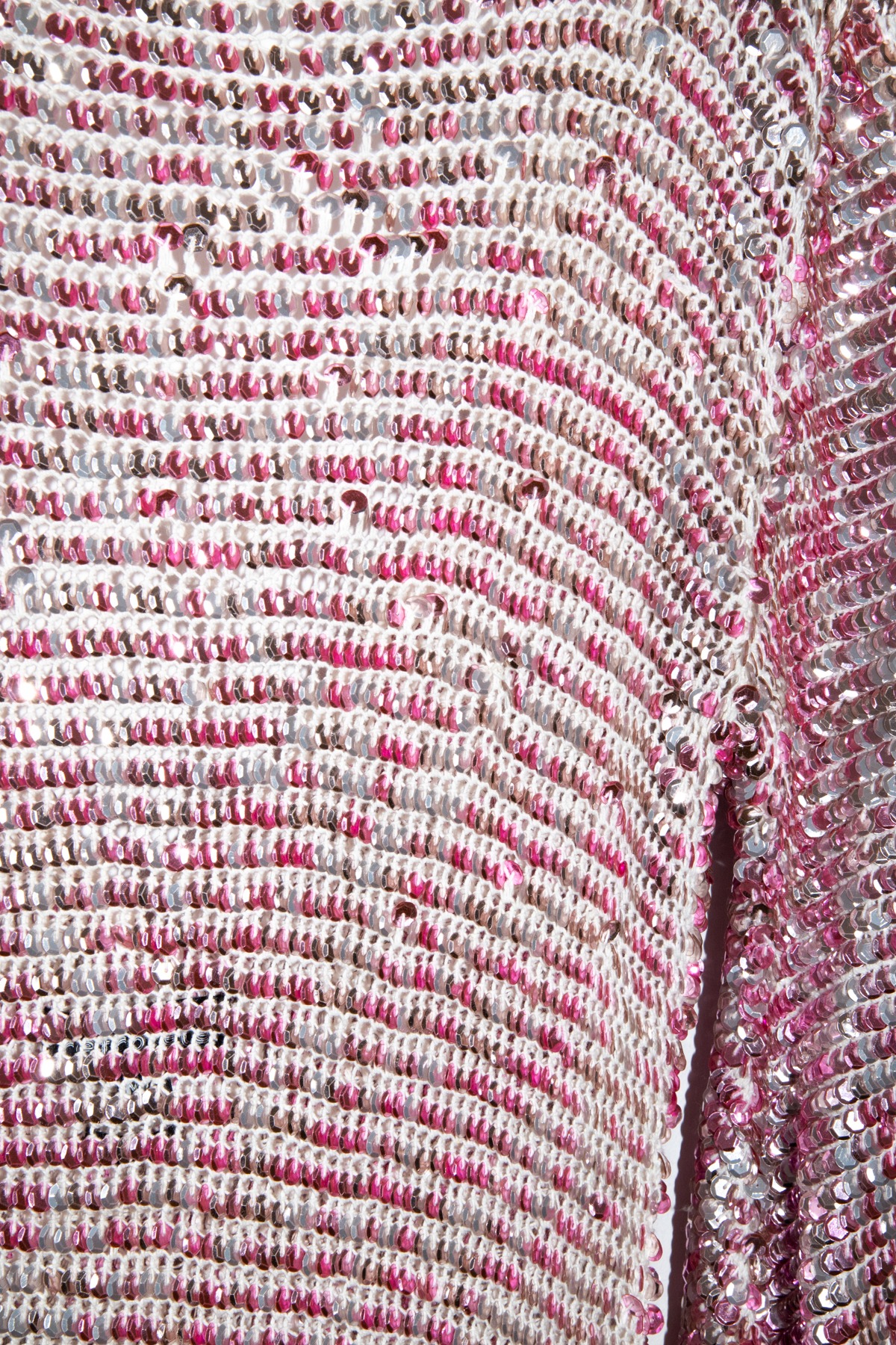 Retrofête Häkelkleid mit Pailletten in Rosa und Silber