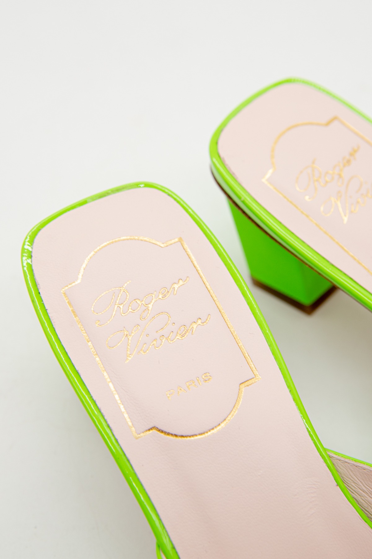 Roger Vivier "Belle Vivier" Lackpantoletten mit Absatz in Grün