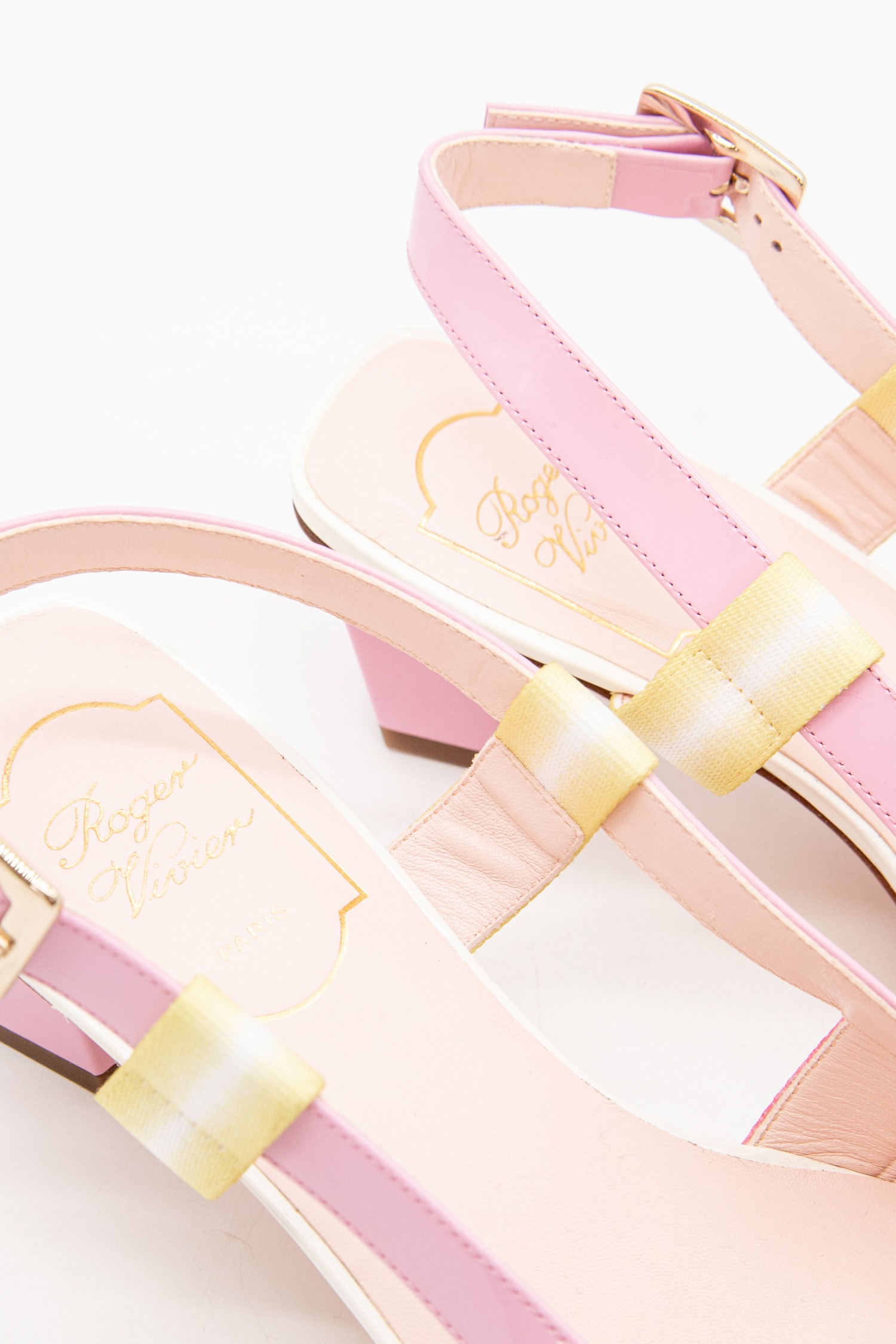 Roger Vivier Pumps mit Flecht-Optik in Rosa, Mint und Gold