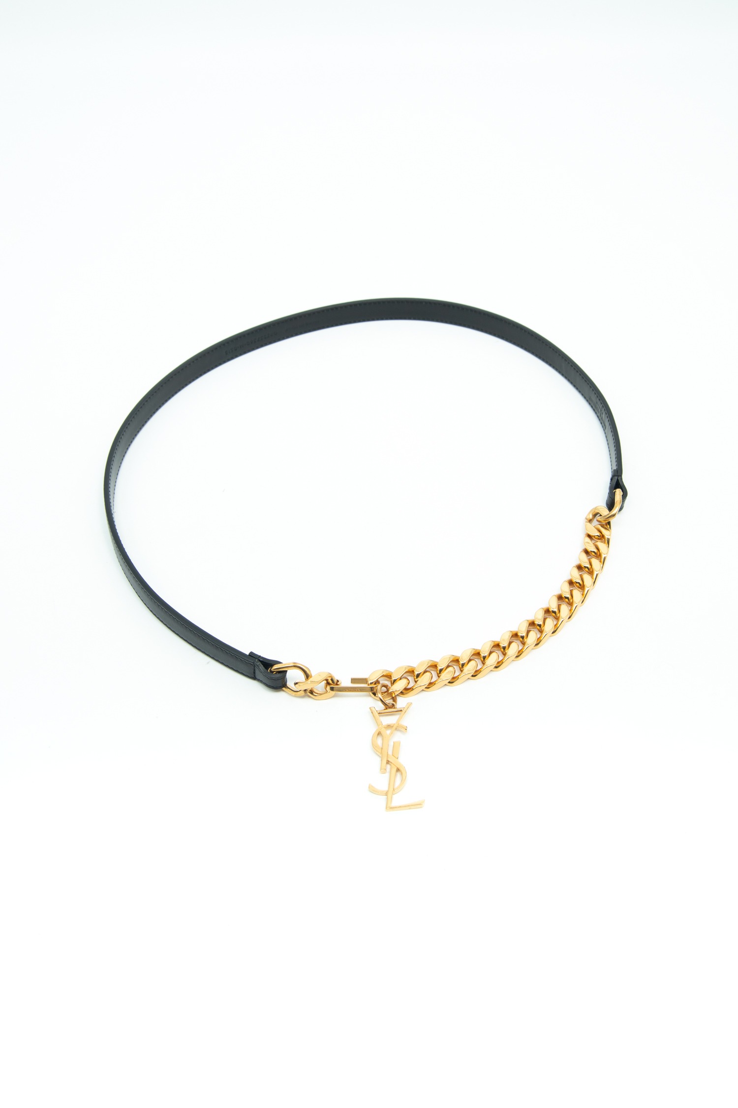 Saint Laurent Taillengürtel mit Logo-Anhänger in Schwarz und Gold
