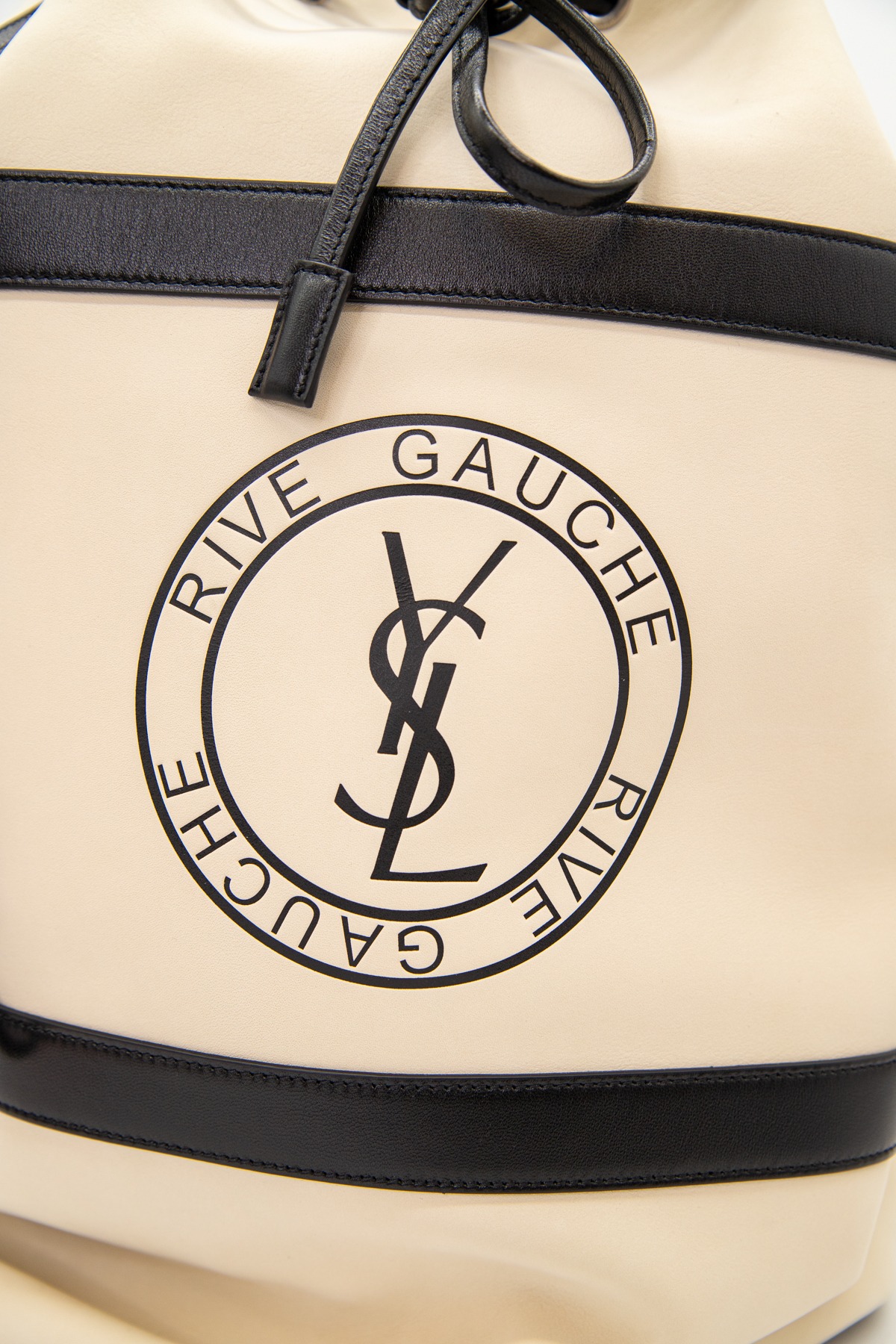 Saint Laurent Seesack aus Leder in Weiß