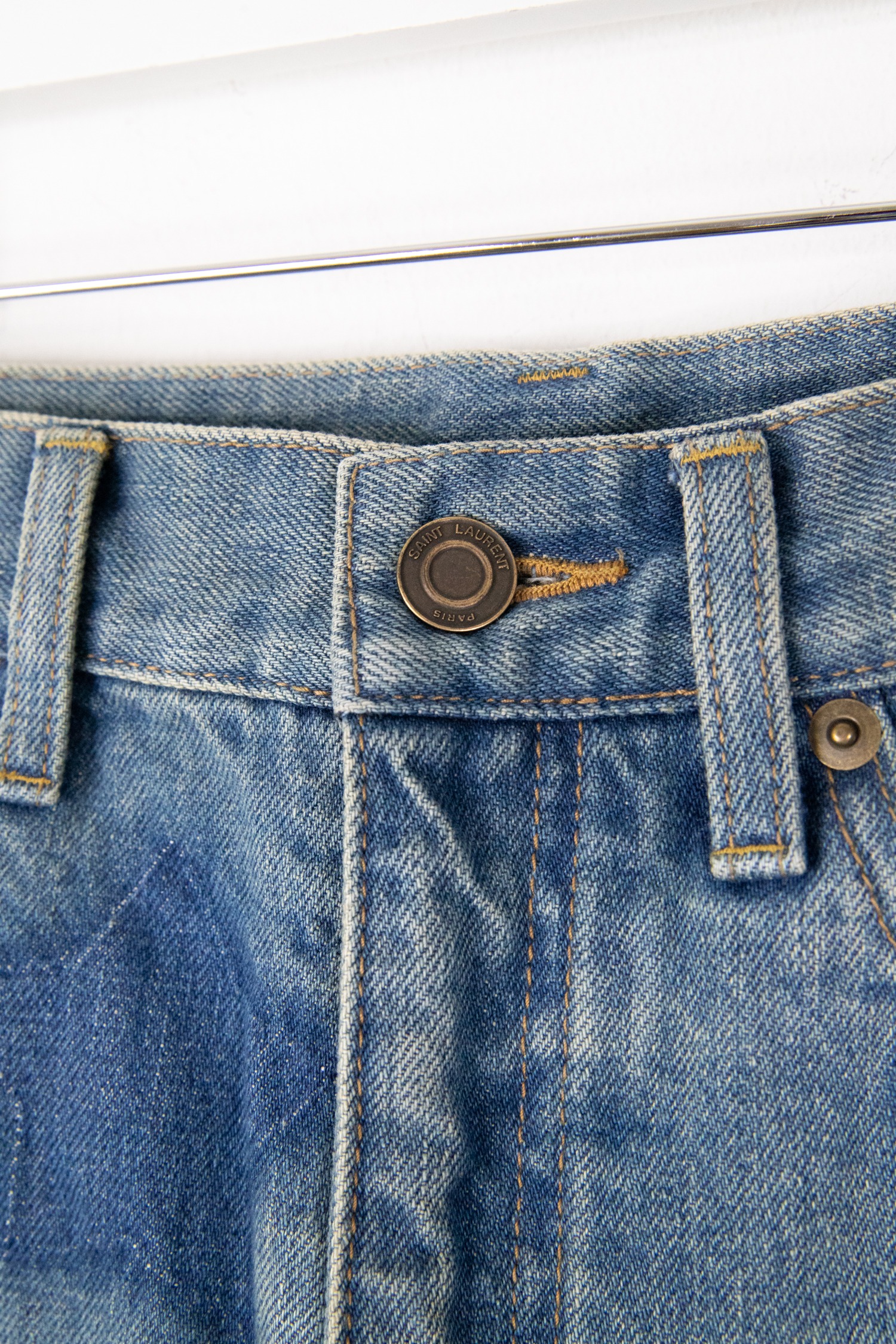 Saint Laurent Jeansshorts mit Sternen in Blau