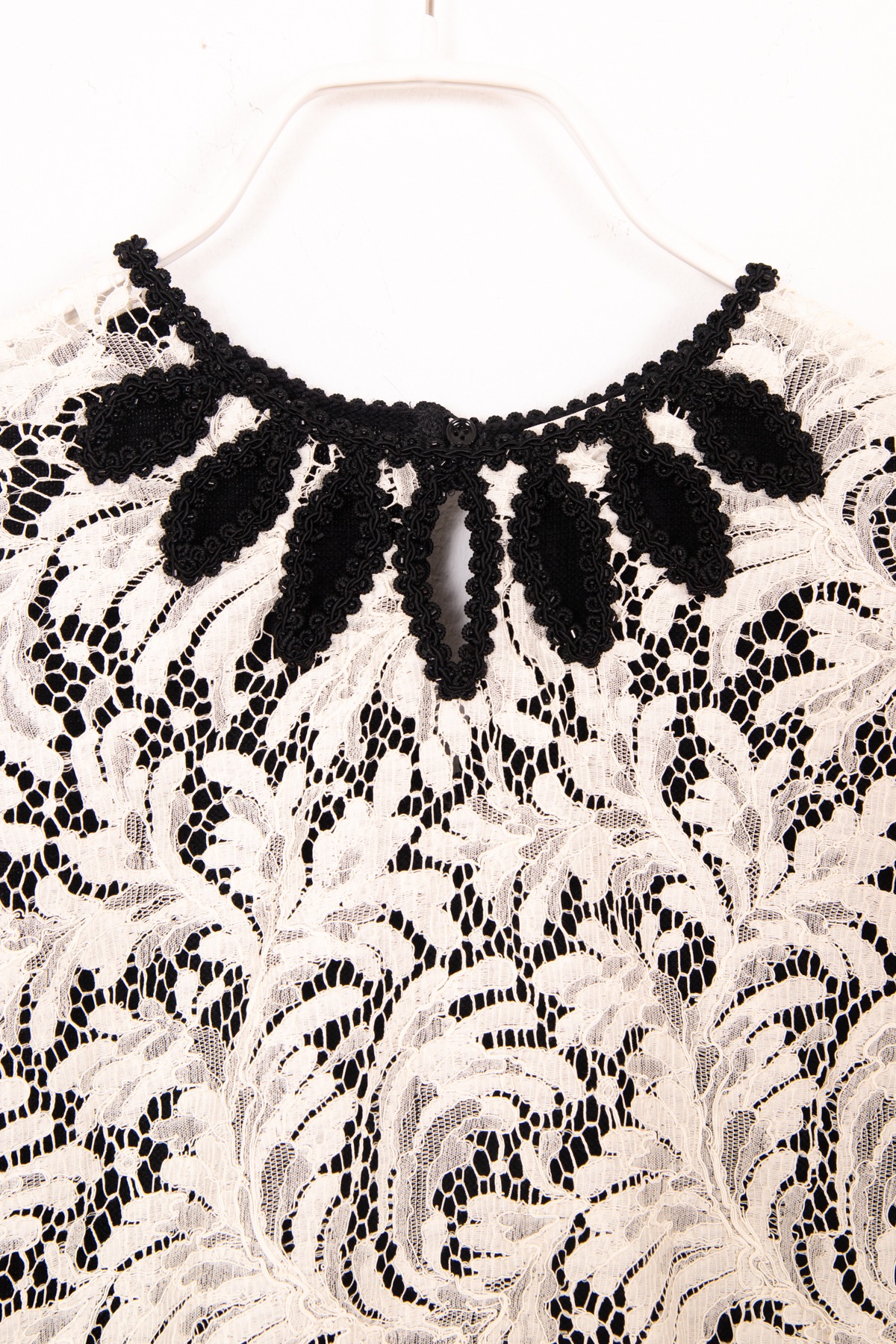 Saint Laurent Strickoberteil mit Spitze in Schwarz und Weiß