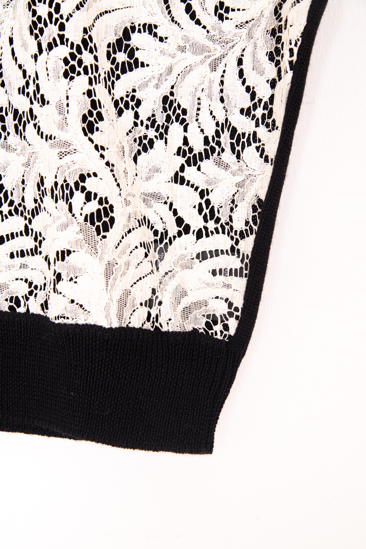 Saint Laurent Strickoberteil mit Spitze in Schwarz und Weiß