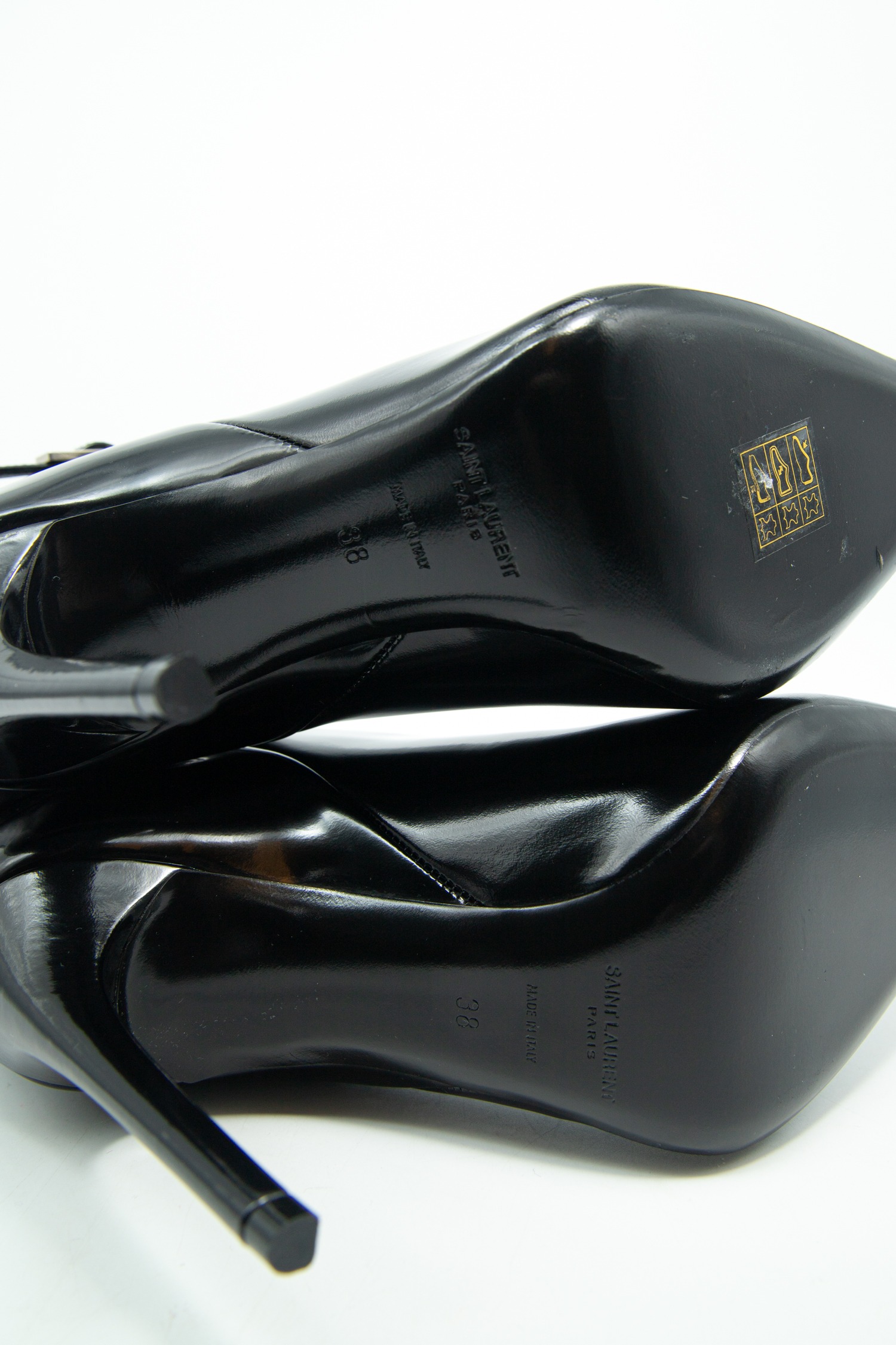Saint Laurent "Vendome" Stiefel aus Lackleder in Schwarz