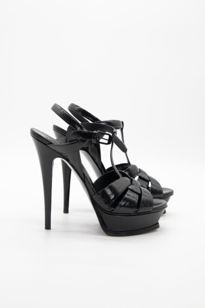 Saint Laurent "Tribute" Plateausandalen aus Lackleder in Schwarz