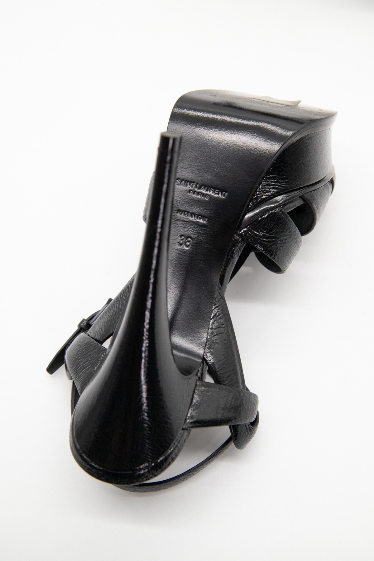 Saint Laurent "Tribute" Plateausandalen aus Lackleder in Schwarz