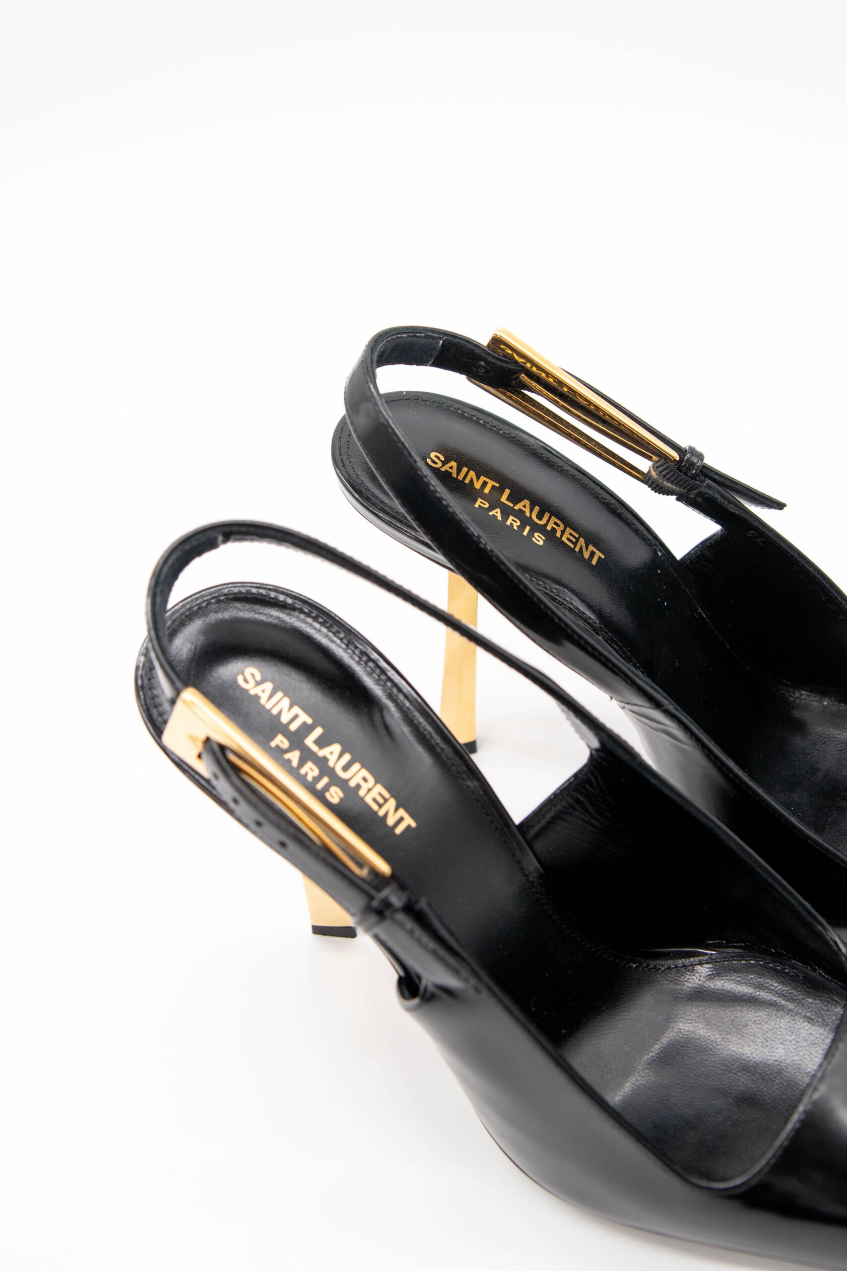Yves Saint Laurent "Lee" Slingback-Pumps mit goldenem Absatz