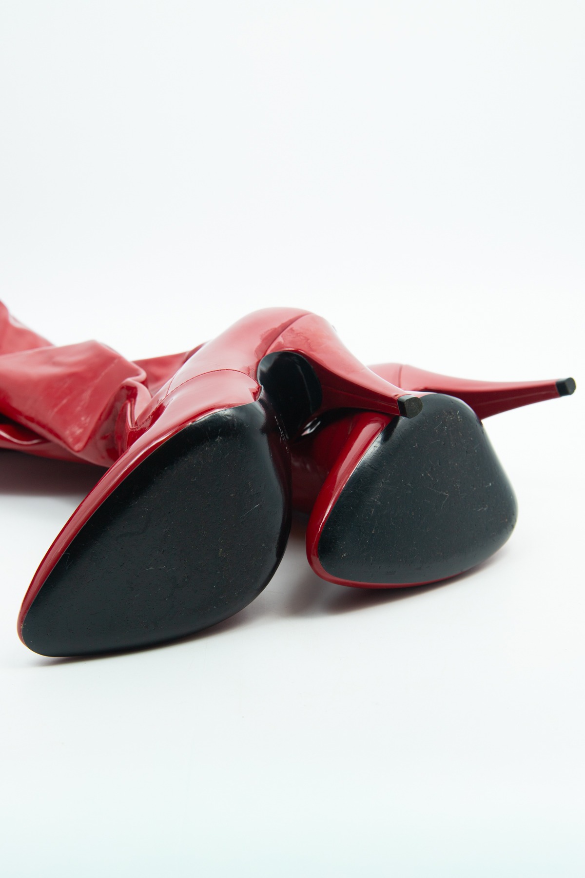 Saint Laurent Overknee-Stiefel aus Lackleder in Rot