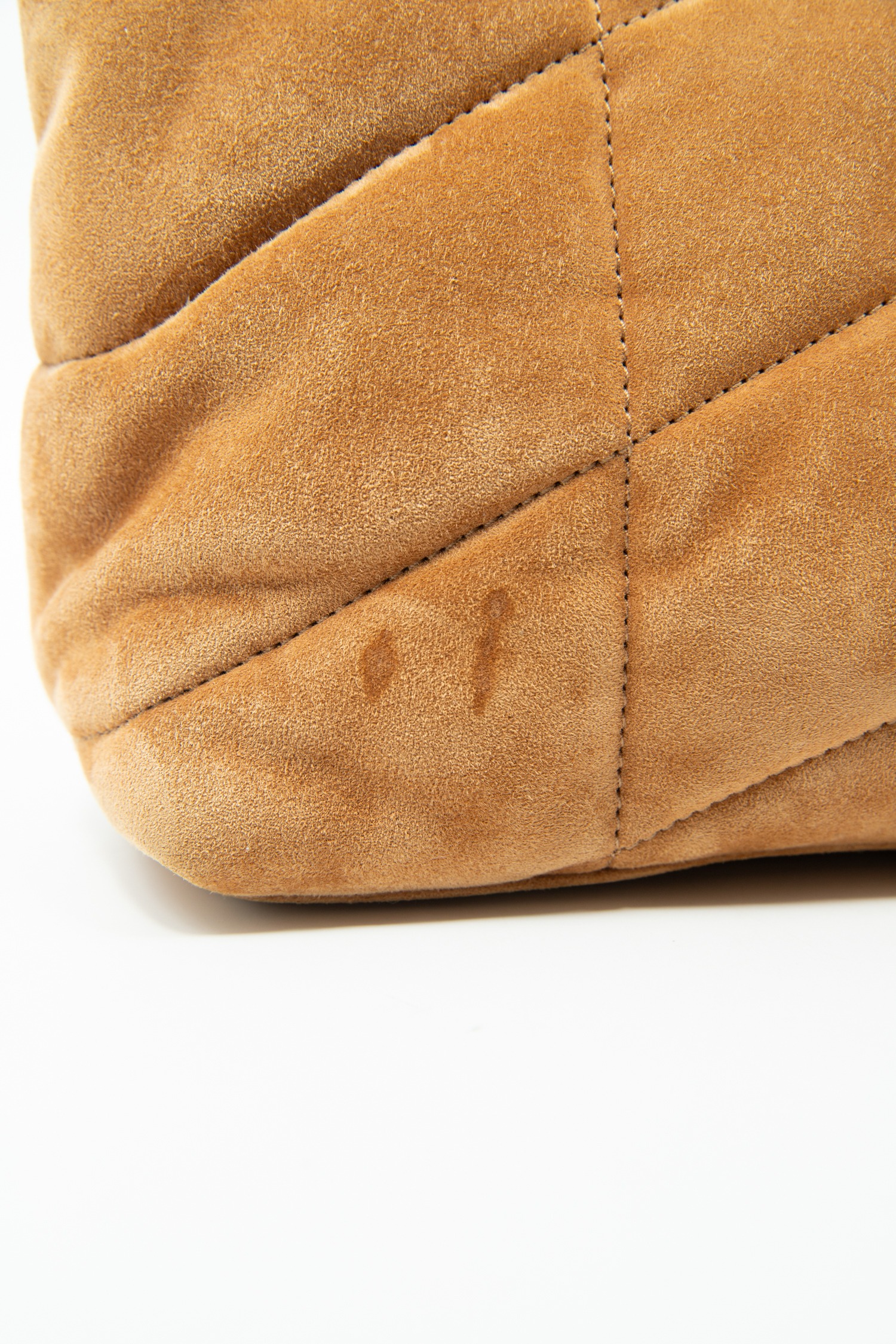 Saint Laurent "Loulou Small" Handtasche aus Velourleder in Cognac