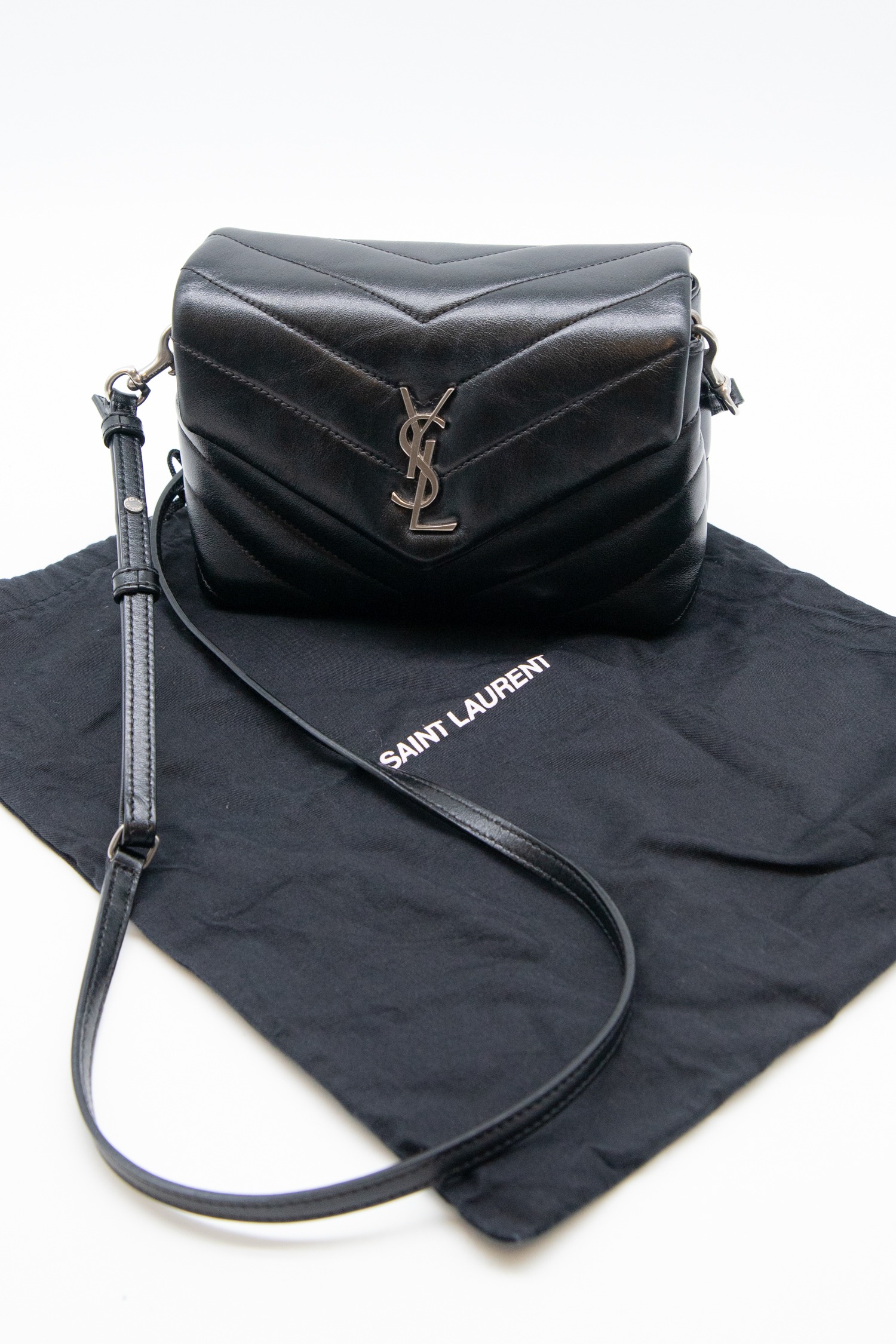 Saint Laurent "Loulou Toy" Umhängetasche in Schwarz
