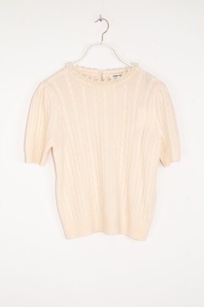 Sandro Kurzarm-Pullover mit Zopfstrickmuster und Perlen in Ecru