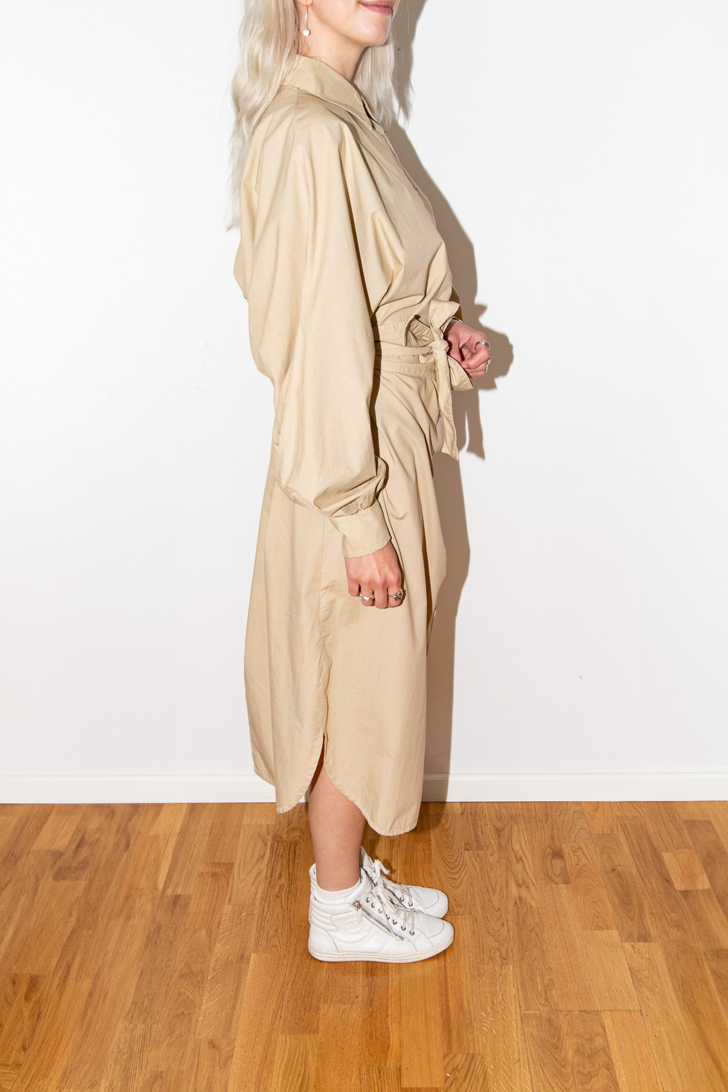 SoSUE "Antonia" Hemdblusenkleid mit Gürtel in Beige