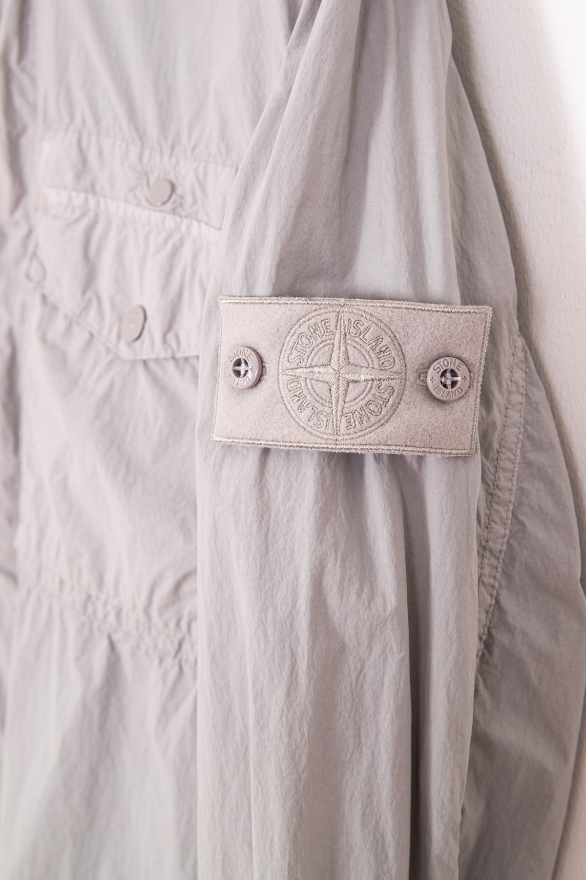 Stone Island "Camicia Ghost Piece" Overshirt in Hellgrau