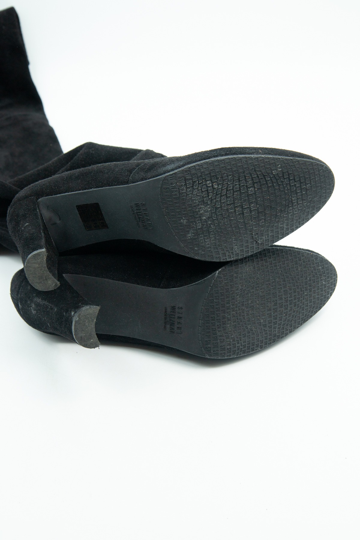 Stuart Weitzmann Overknee-Stiefel aus Velorsleder in Schwarz