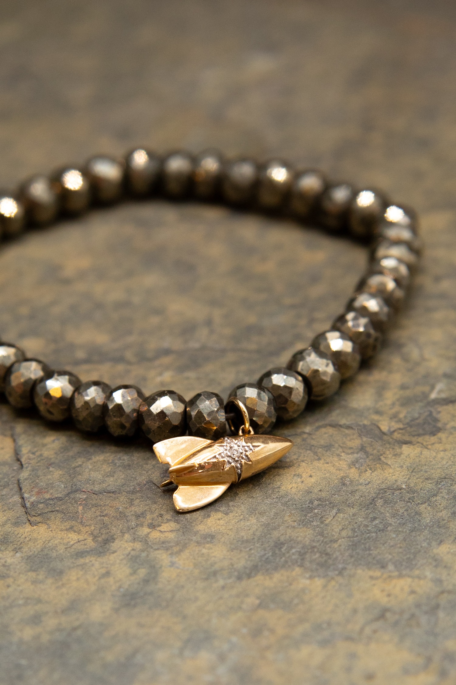 Sydney Evan Armband in Oliv mit Rakete in Gold