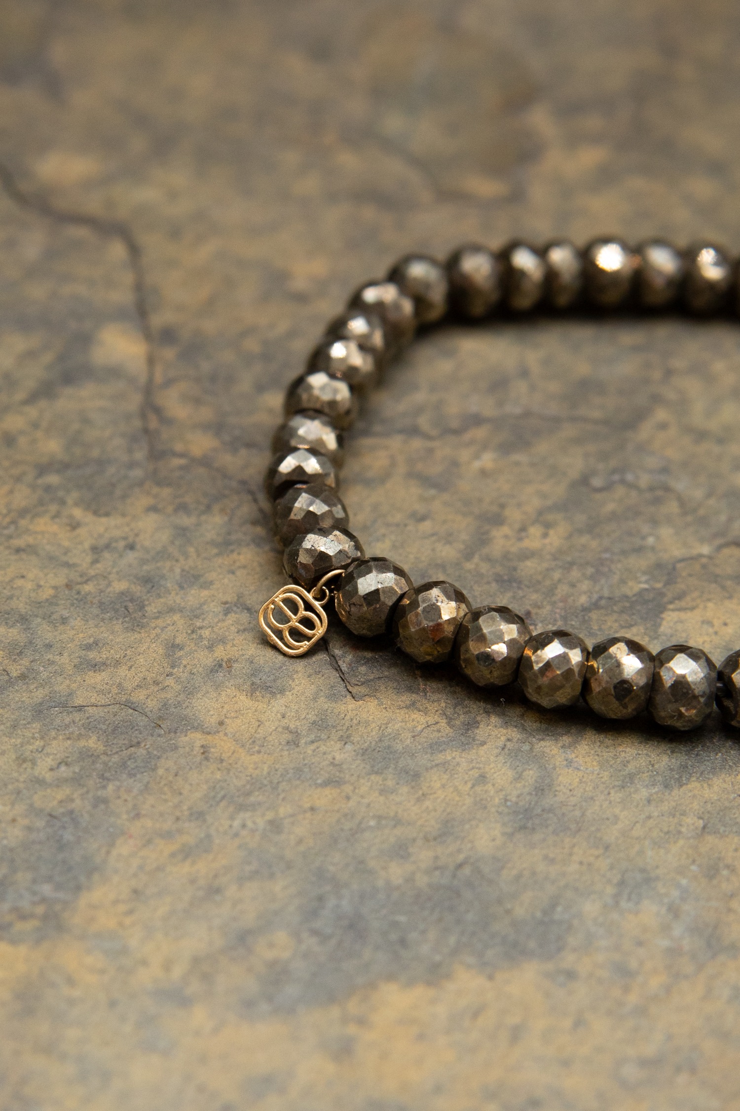 Sydney Evan Armband in Oliv mit Rakete in Gold