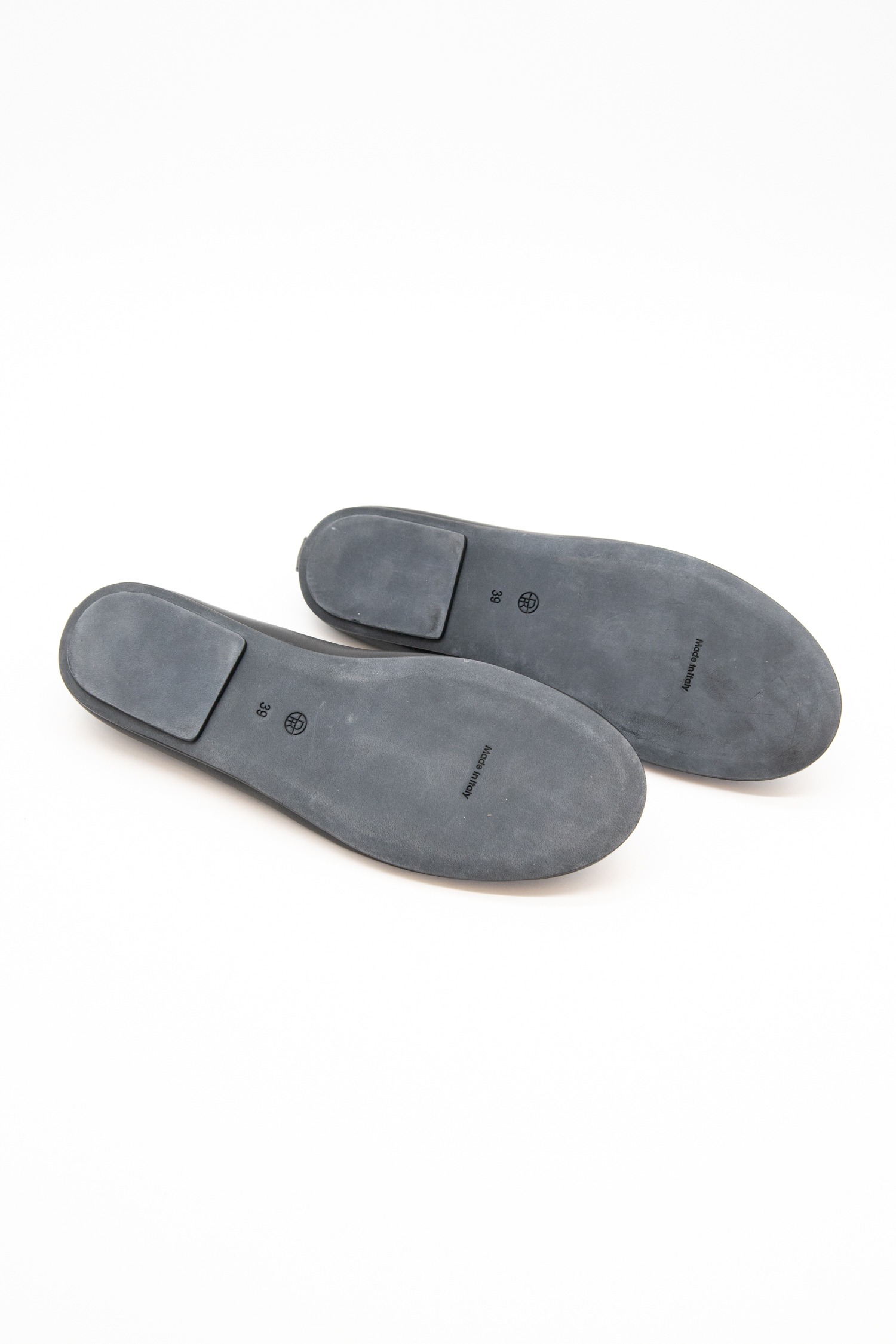 The Row Ballerinas in Schwarz
