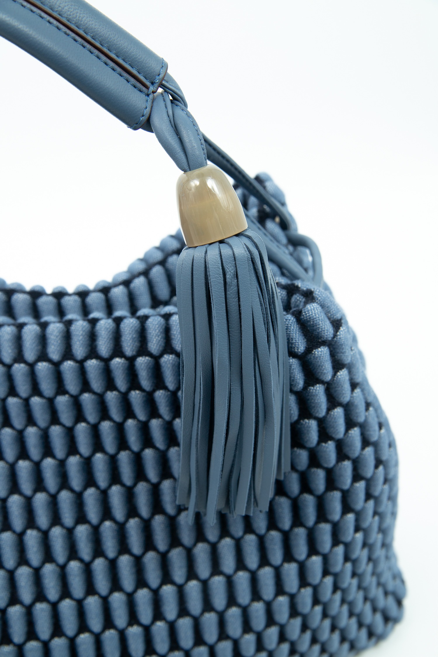 Tissa Fontaneda "Tango" Handtasche mit Bubble-Struktur in Blau