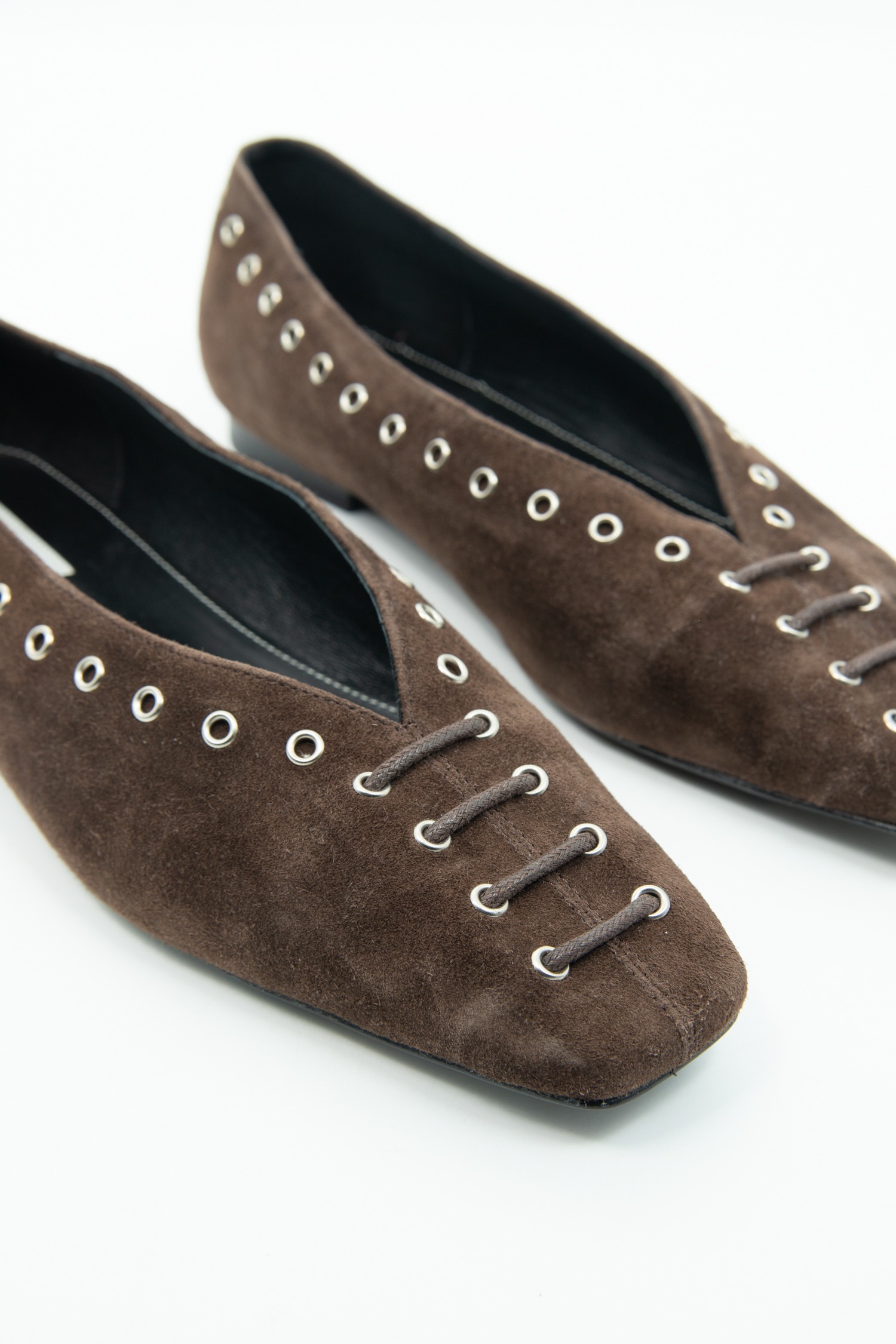 Toteme Schnürballerinas aus Velourleder in Dunkelbraun