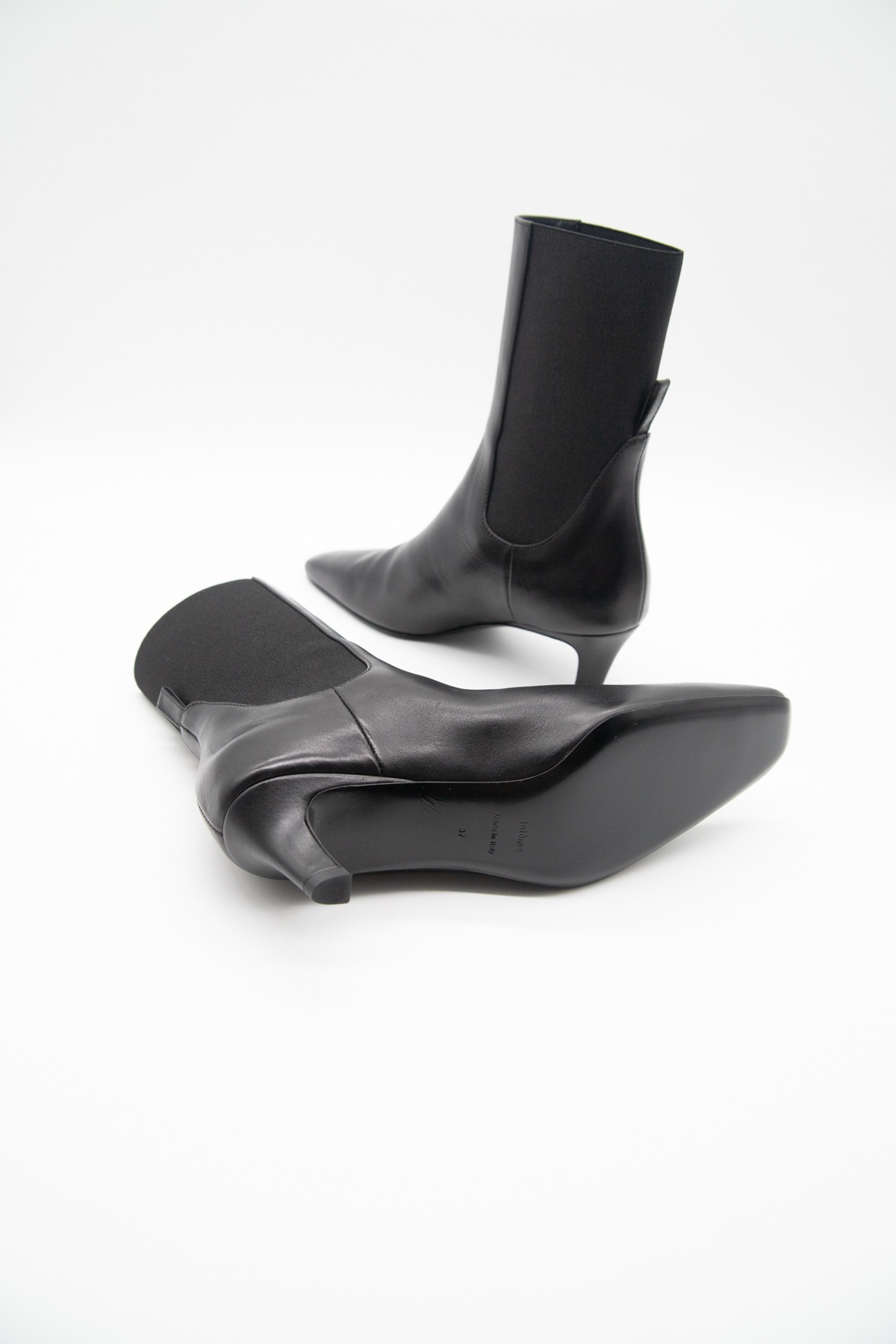 Toteme Ankle Boots aus Leder in Schwarz