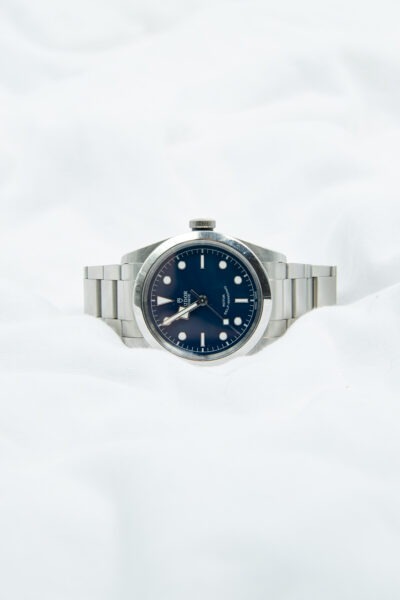 Tudor Black Bay 41 Armbanduhr in Silber und Dunkelblau