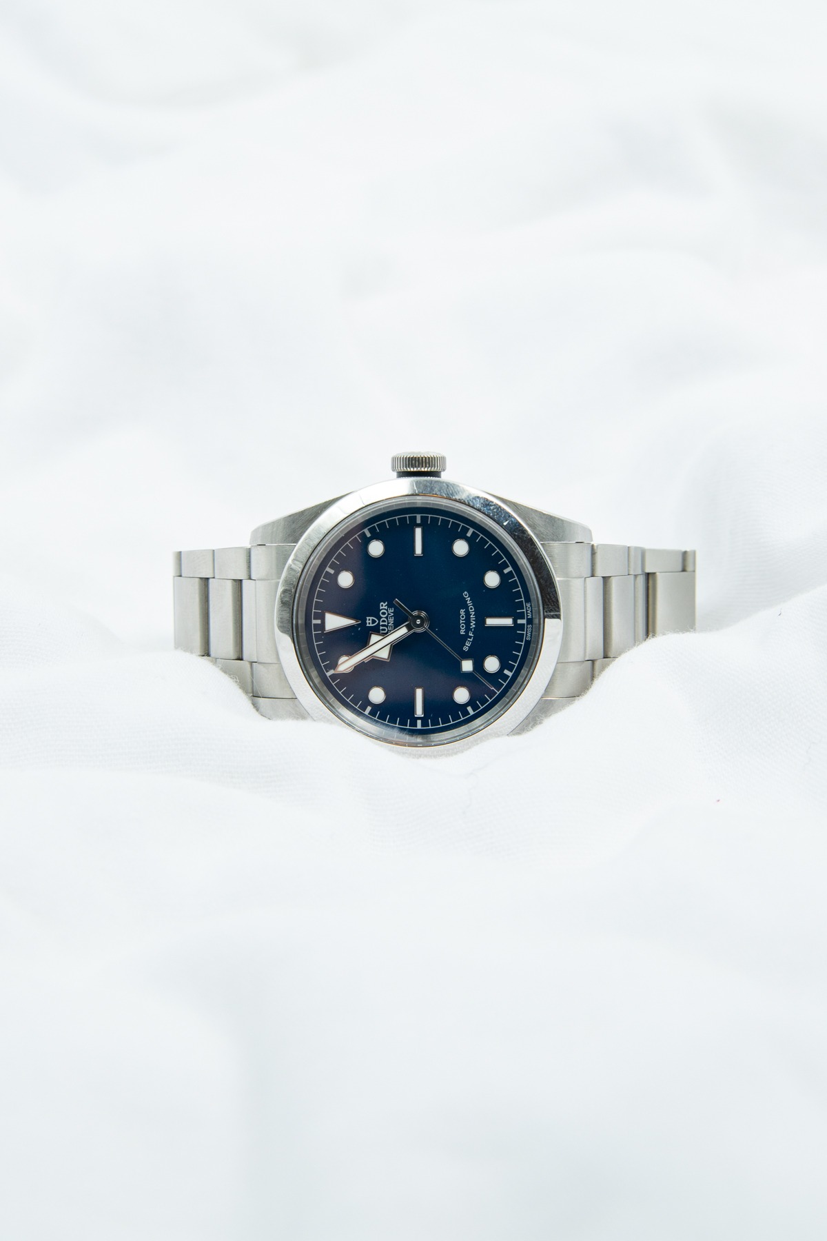 Tudor Black Bay 41 Armbanduhr in Silber und Dunkelblau